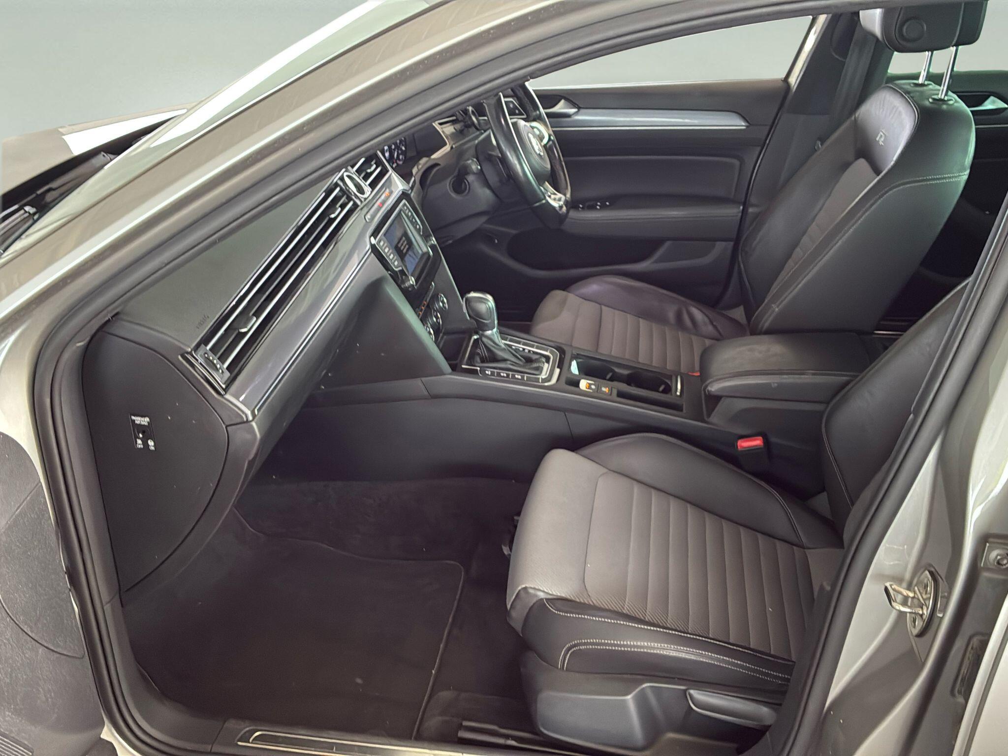 Volkswagen Passat view 7
