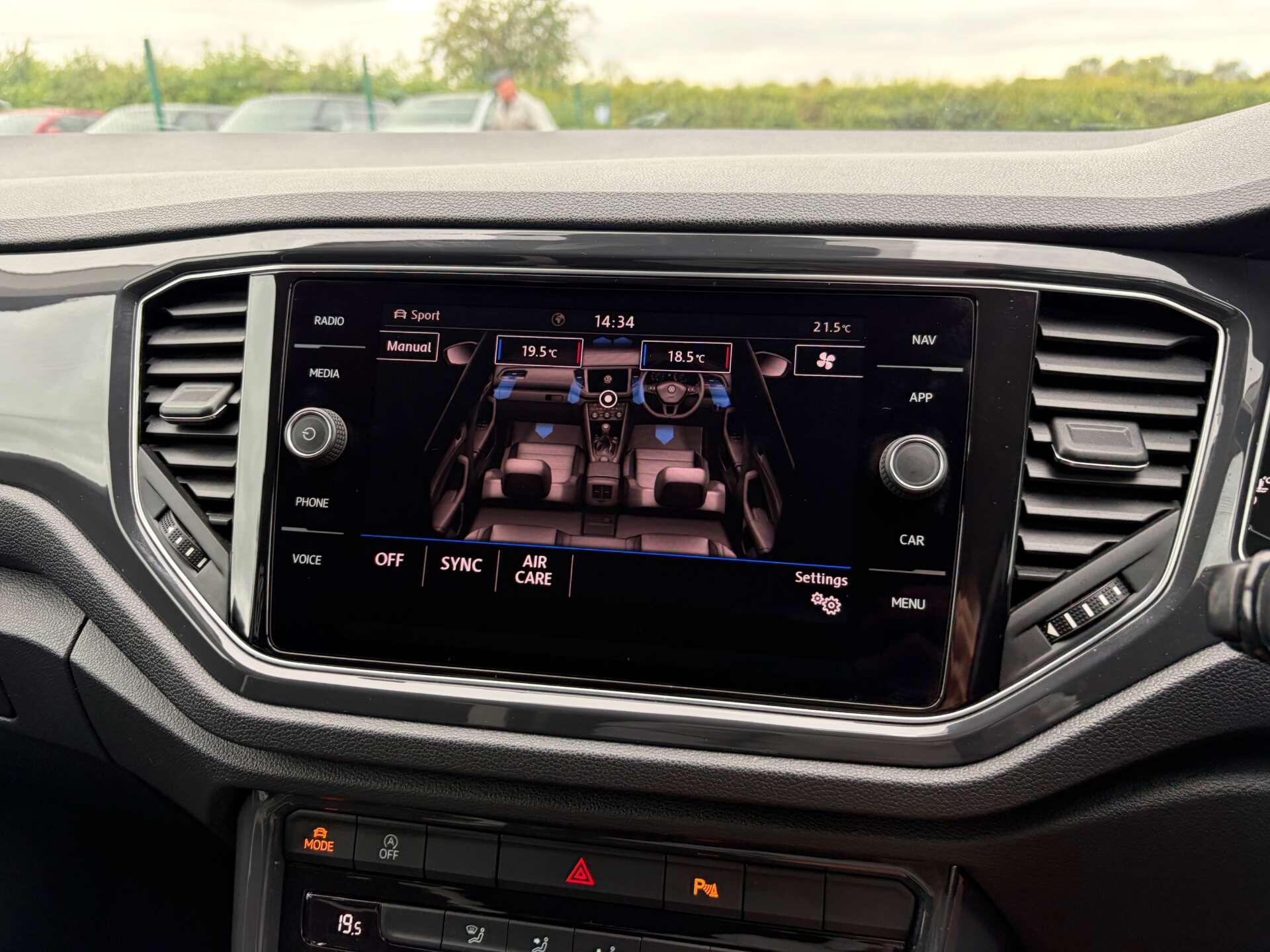 Volkswagen T-Roc view 56