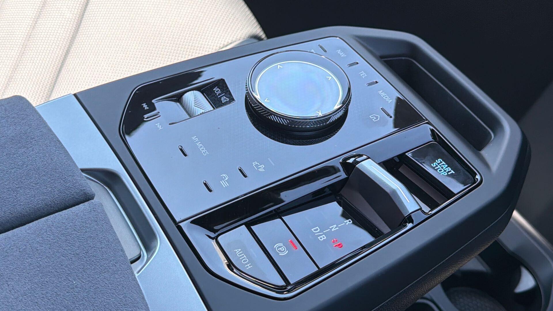 BMW Ix view 10