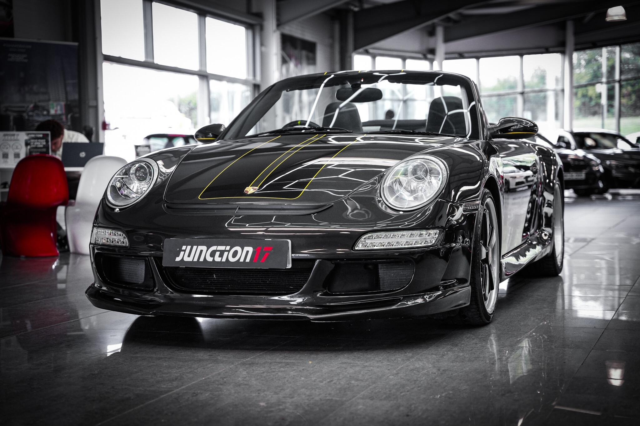 Porsche 911 view 14