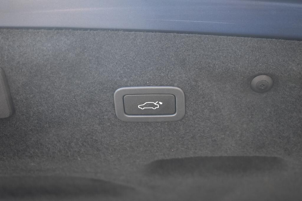 Jaguar Xe view 46