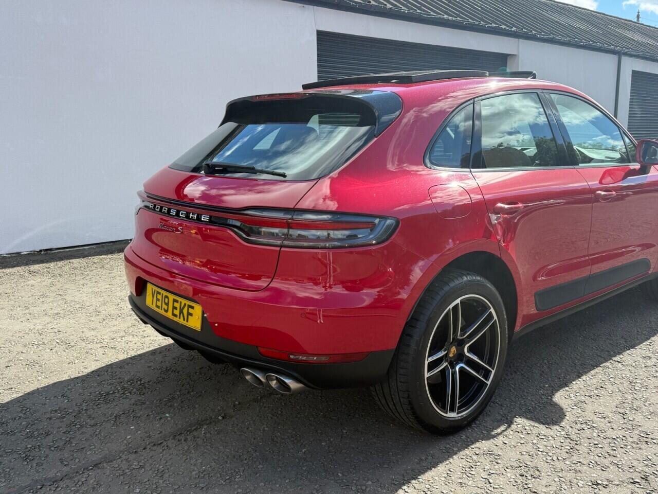 Porsche Macan view 4