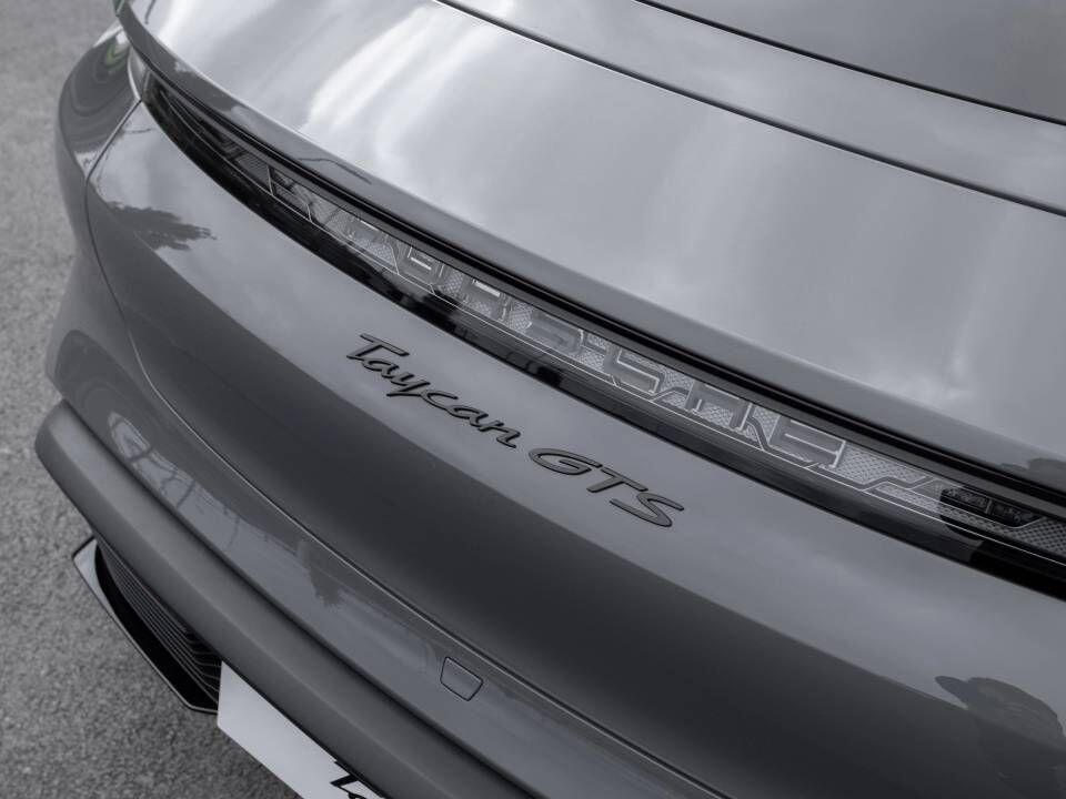 Porsche Taycan view 67