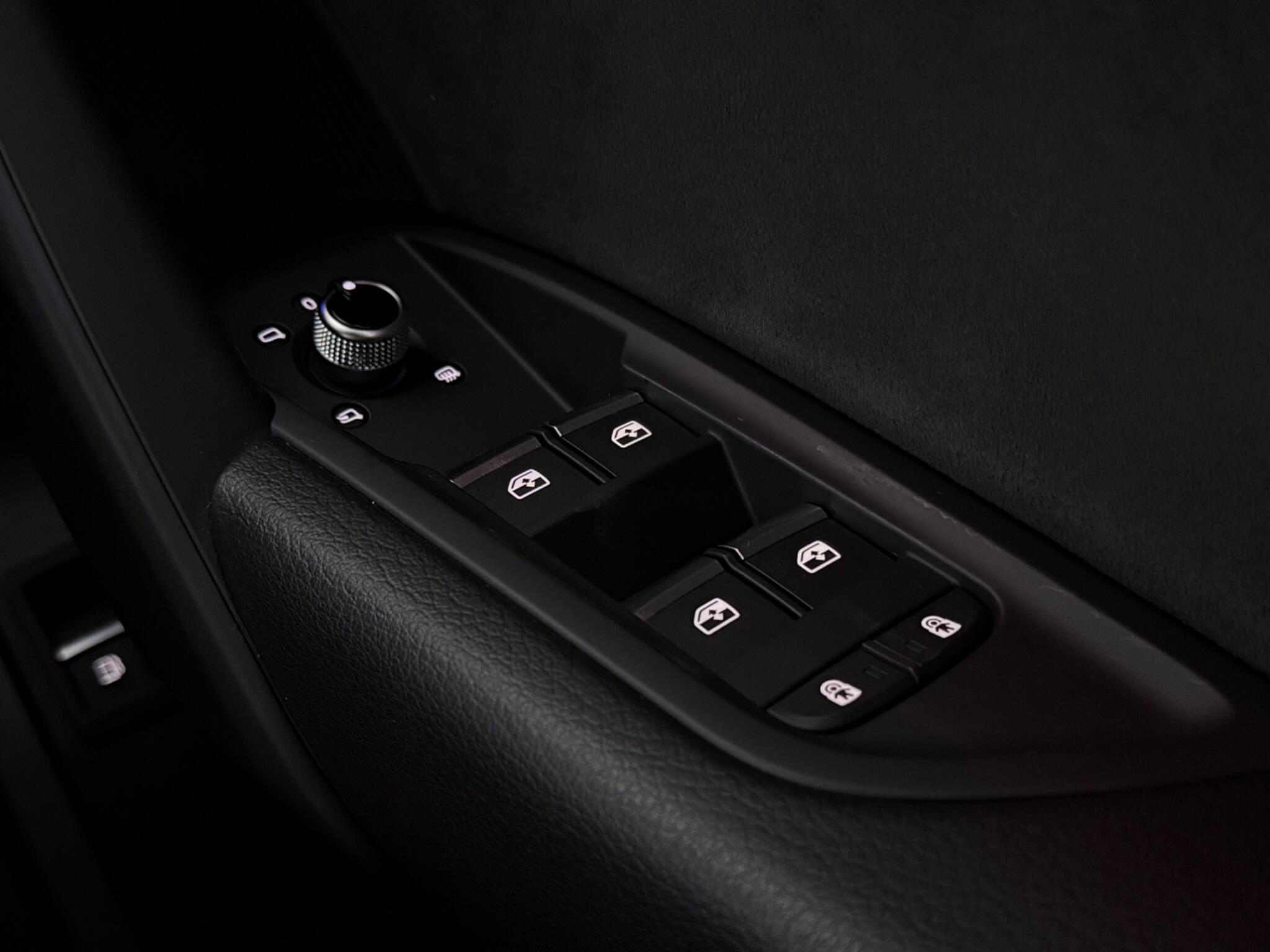 Audi Q5 view 16