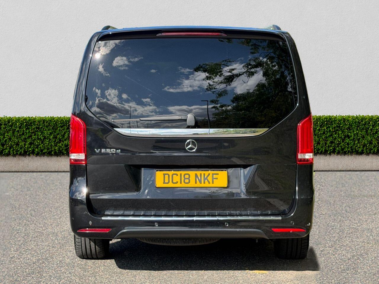 Mercedes-Benz V-Class view 6