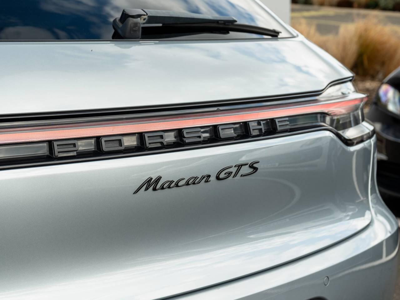 Porsche Macan view 11
