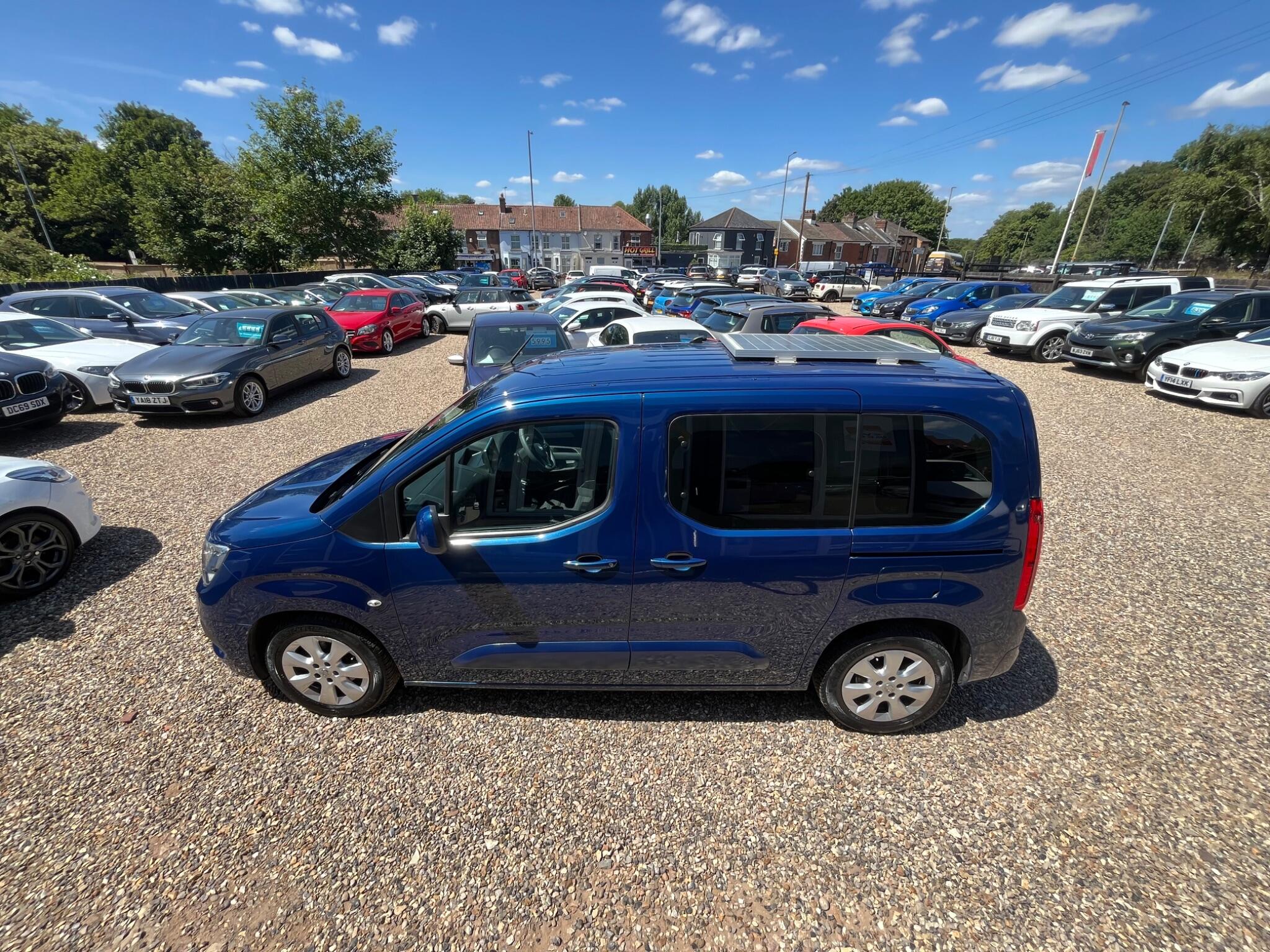 Vauxhall Combo Life view 9