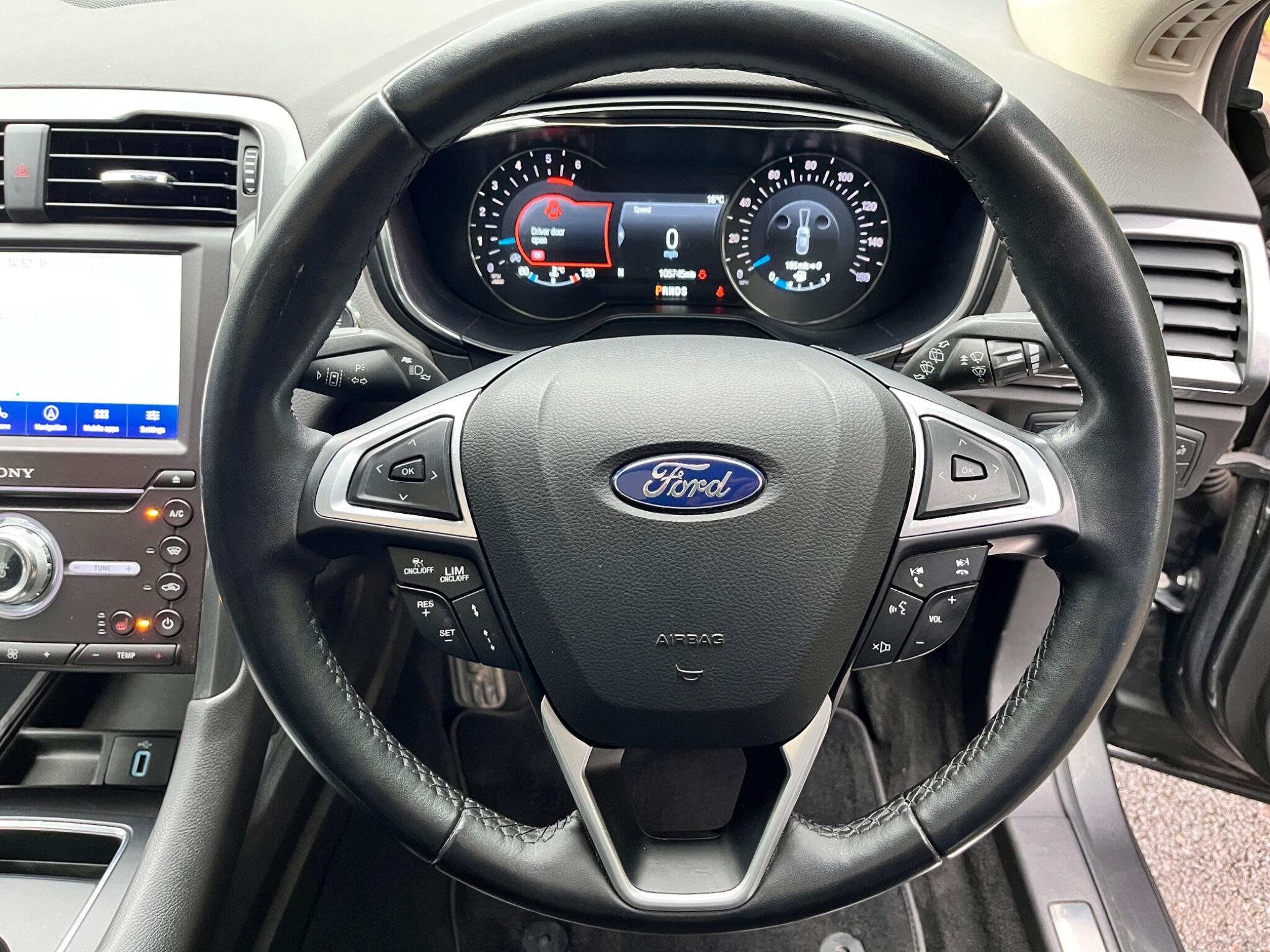 Ford Mondeo view 26