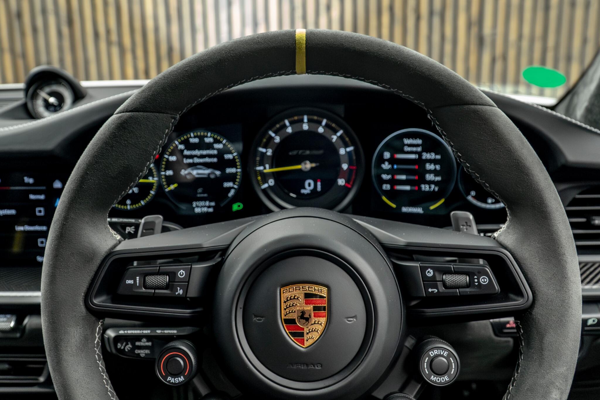 Porsche 911 view 32