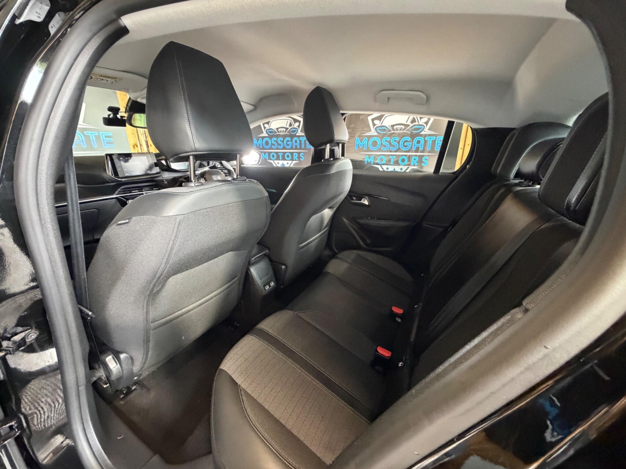 Peugeot 208 view 26