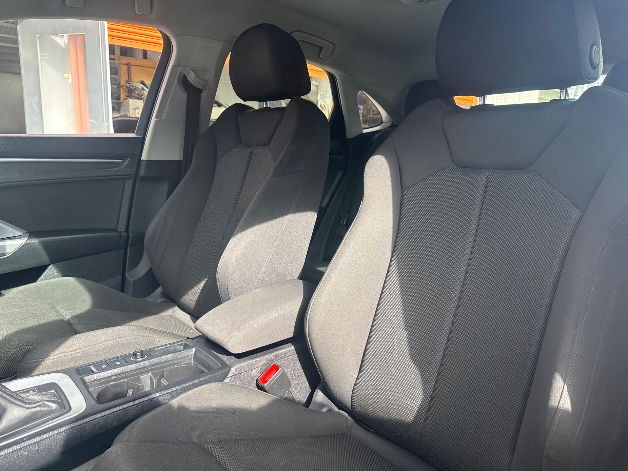 Audi Q3 view 26