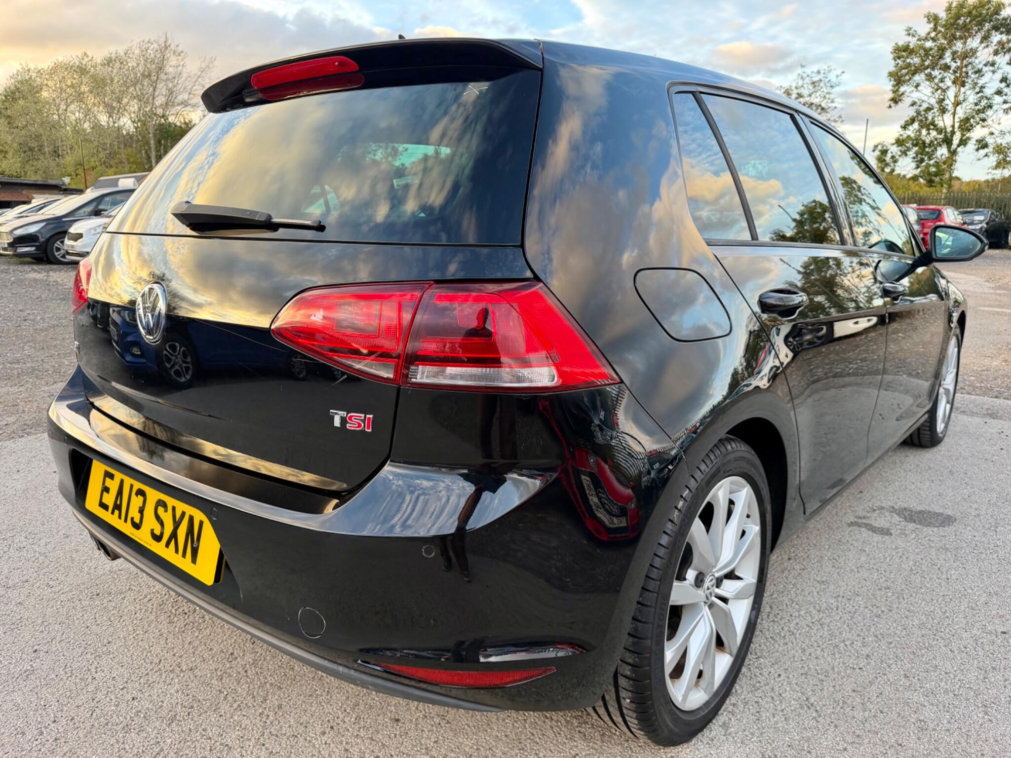 Volkswagen Golf view 23