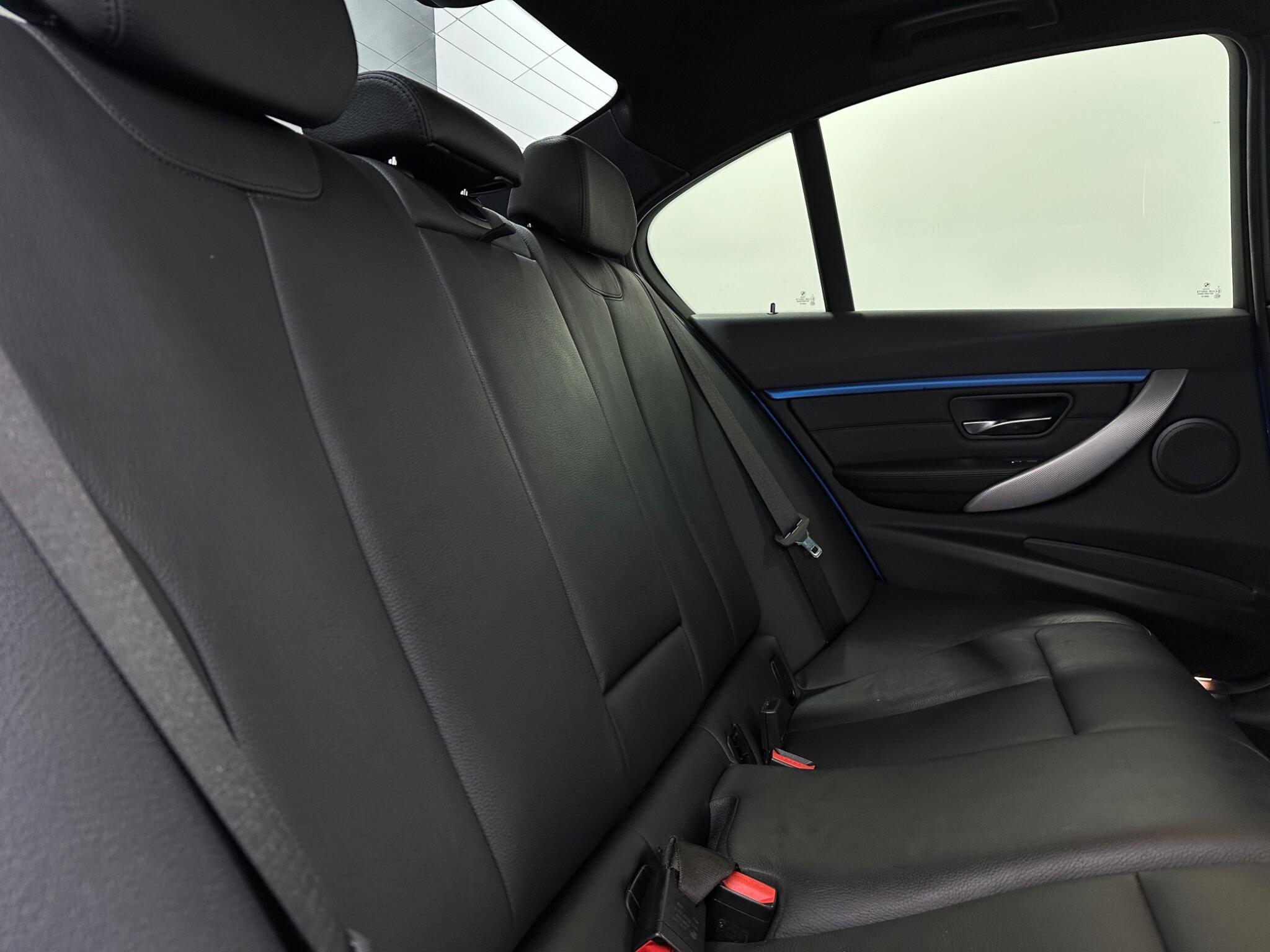 BMW 3 Series view 40