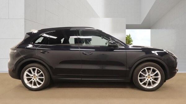Porsche Cayenne view 11
