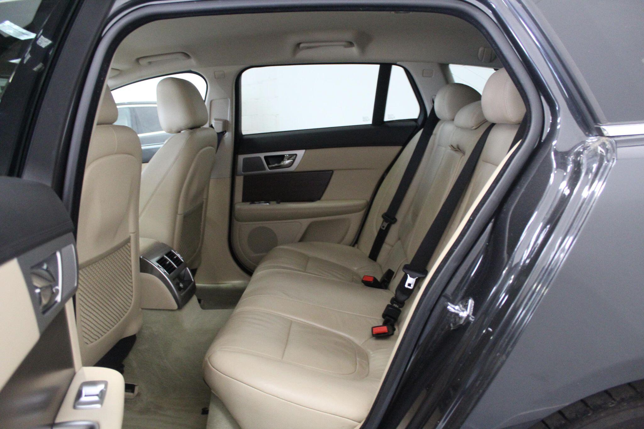 Jaguar XF view 53