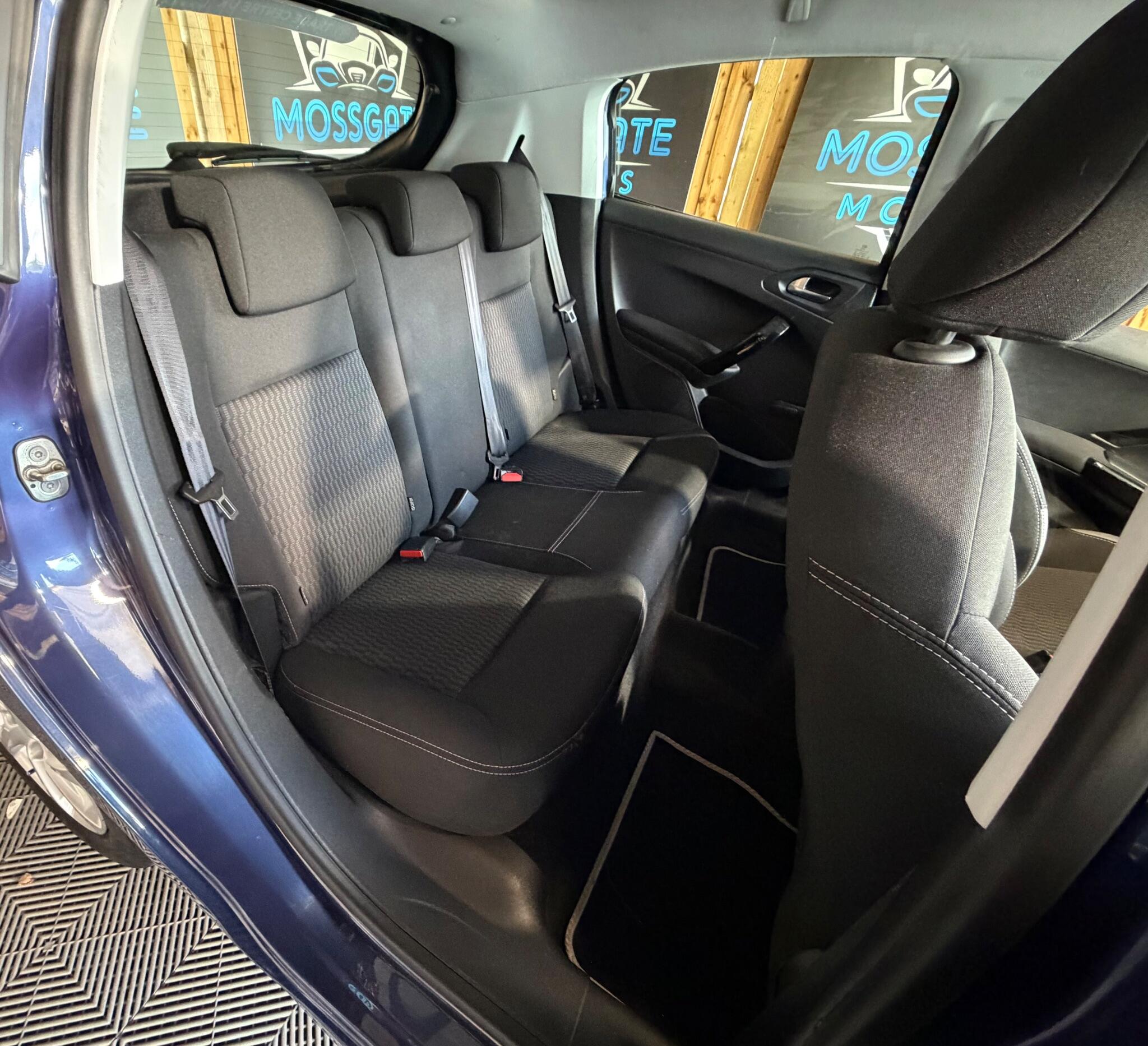 Peugeot 208 view 20