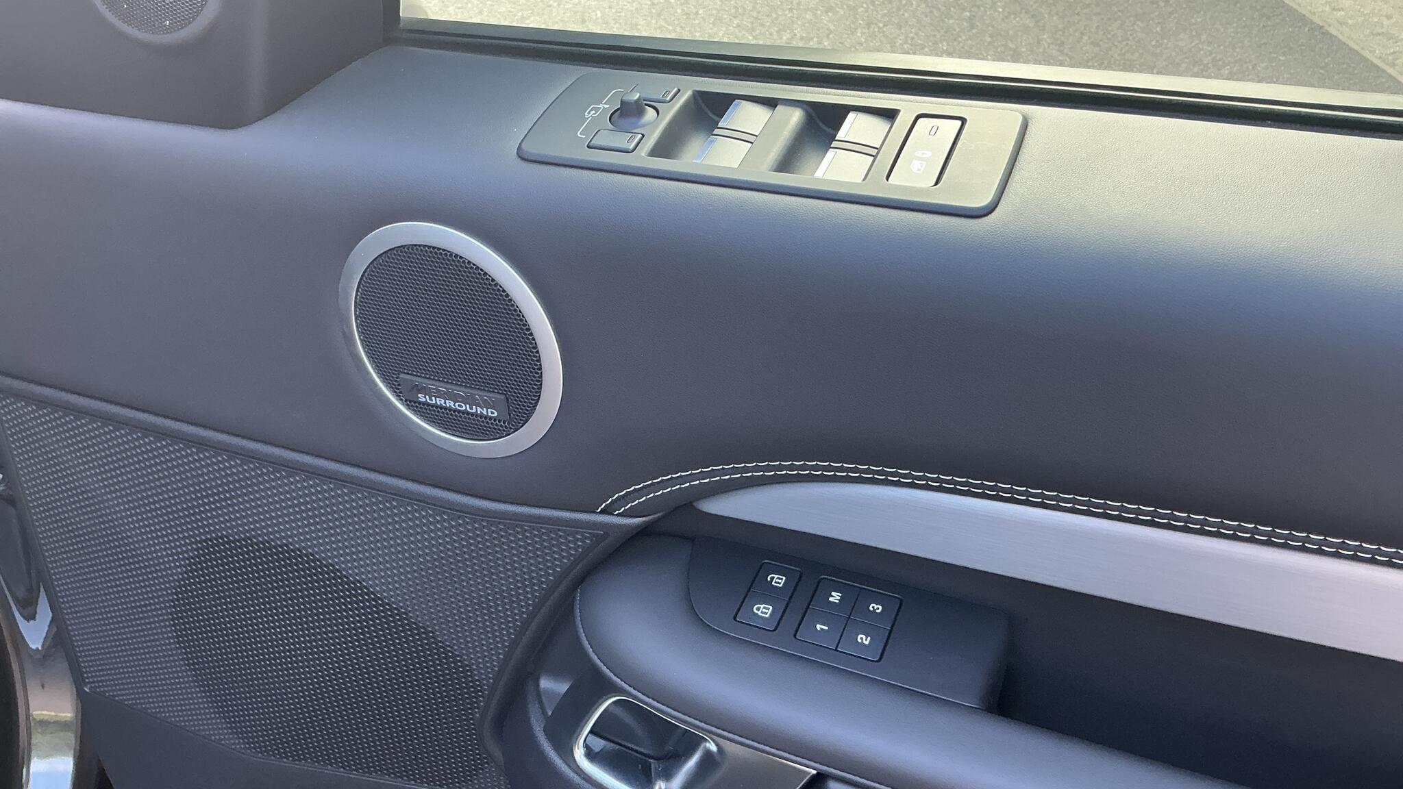 Land Rover Discovery view 23