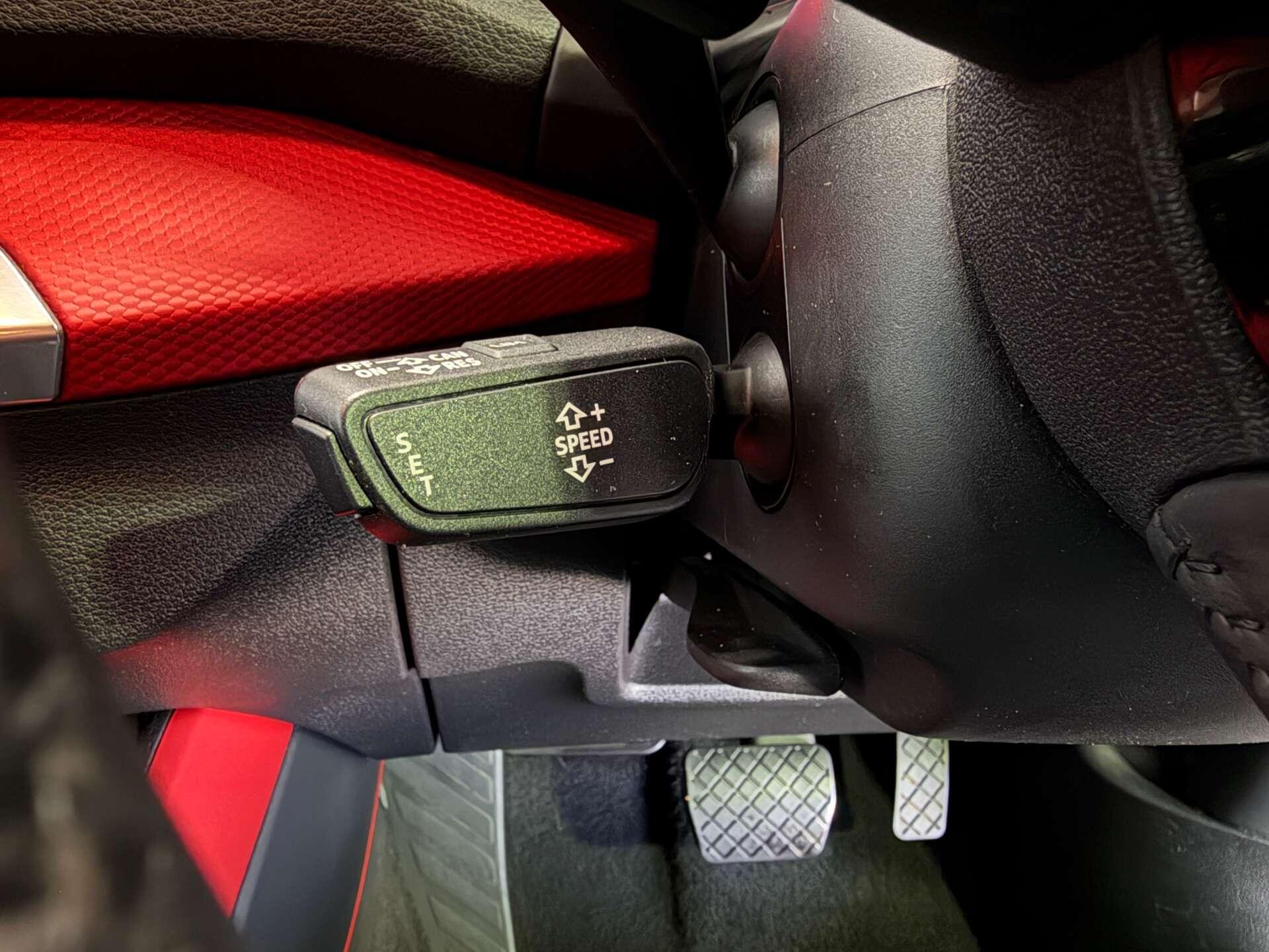 Audi Q2 view 25