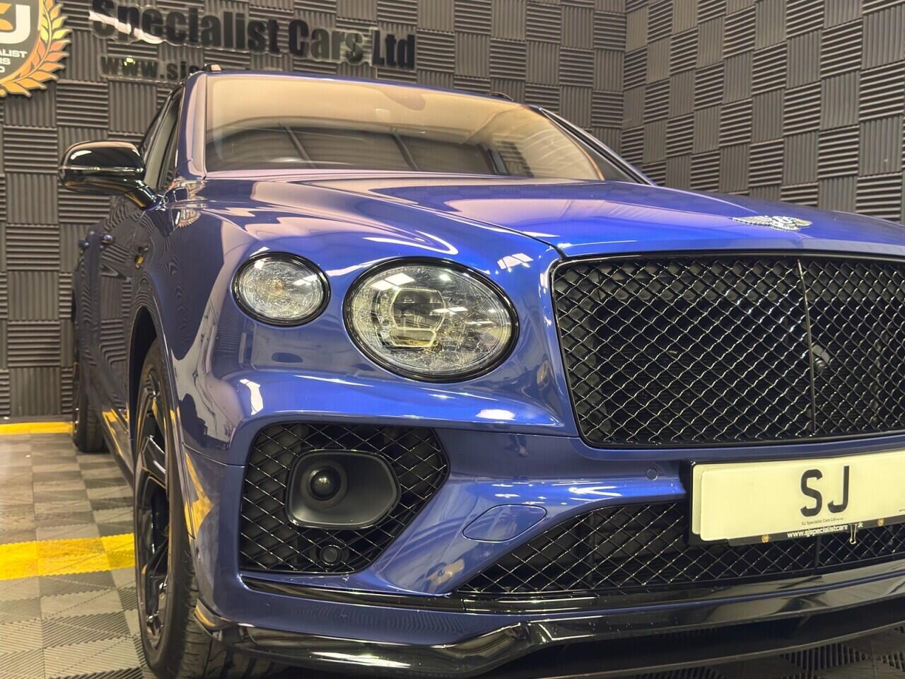 Bentley Bentayga view 21