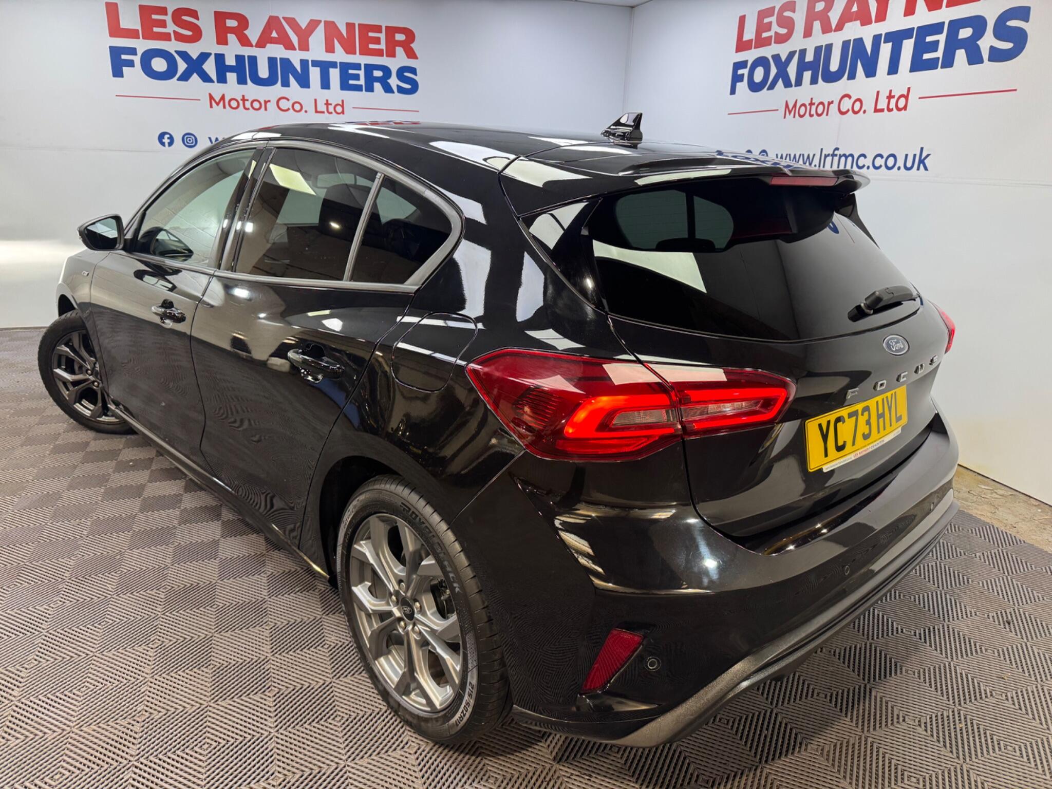 Ford Focus view 3