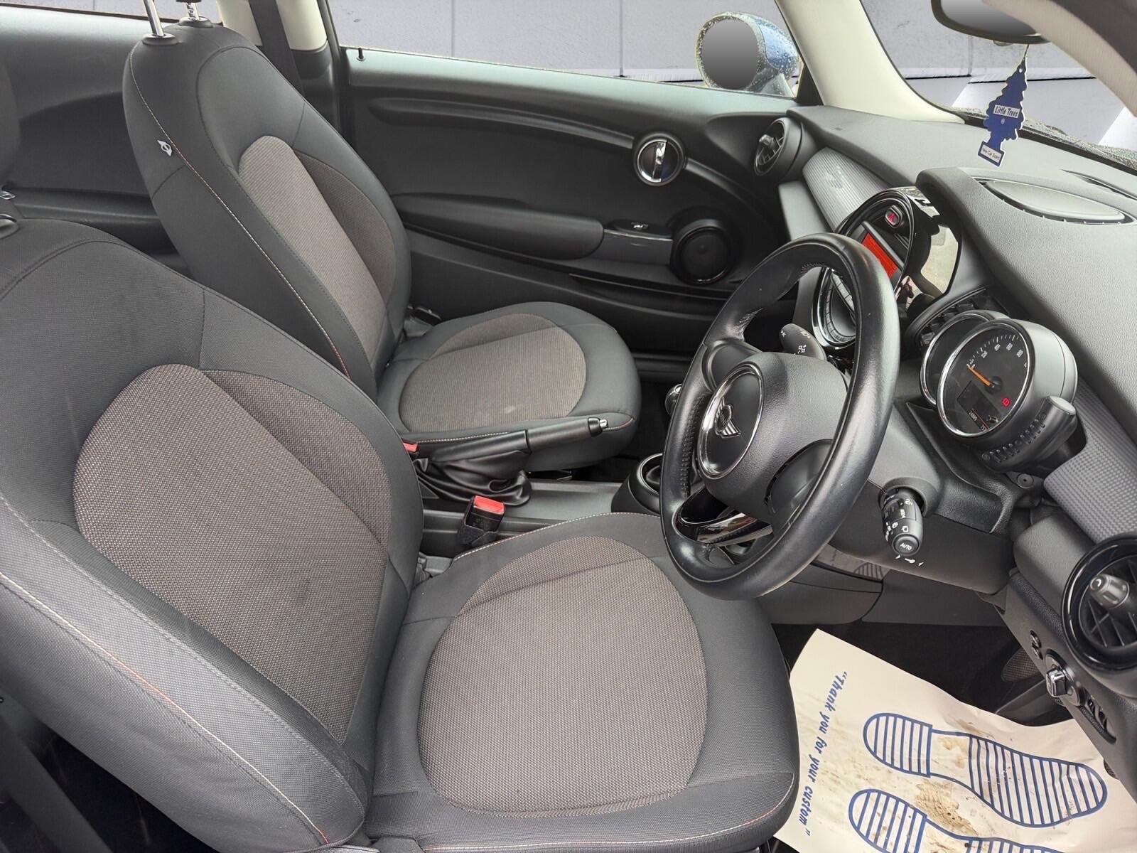 Mini Cooper view 11