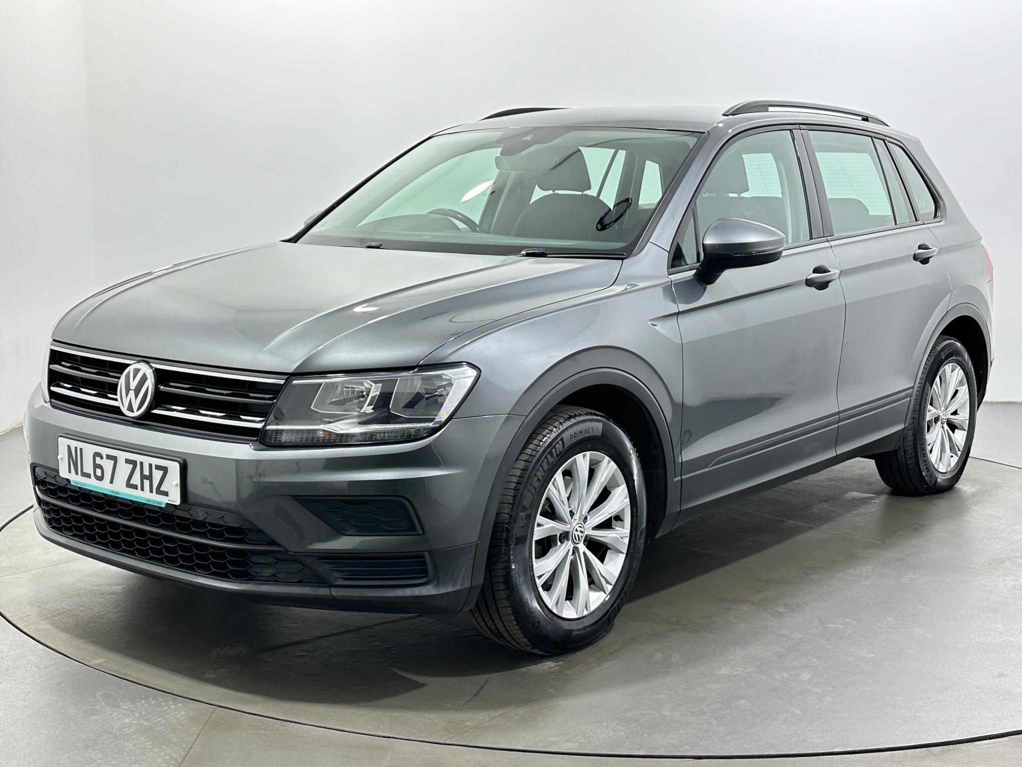 Volkswagen Tiguan view 4