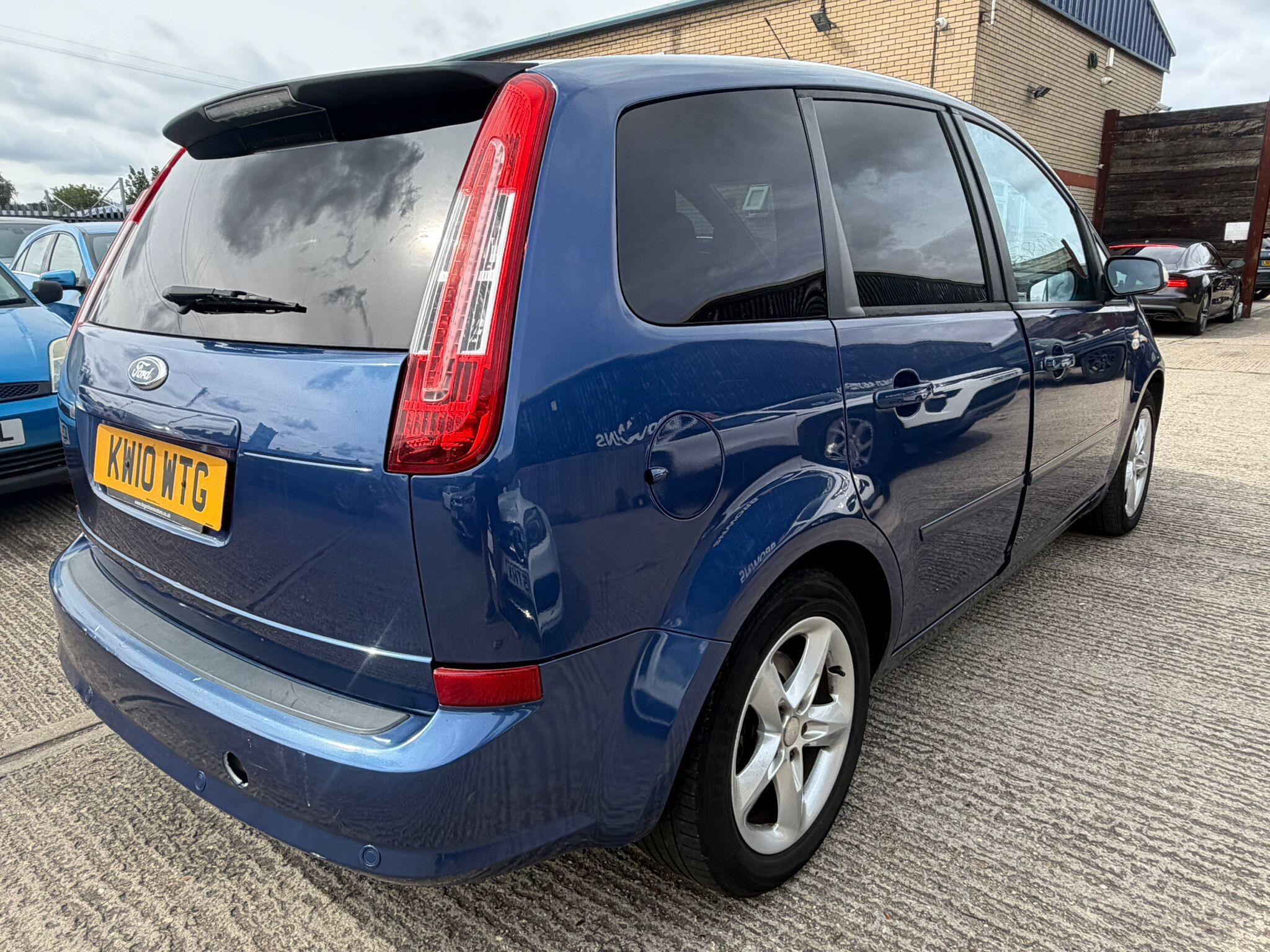 Ford C-Max view 3