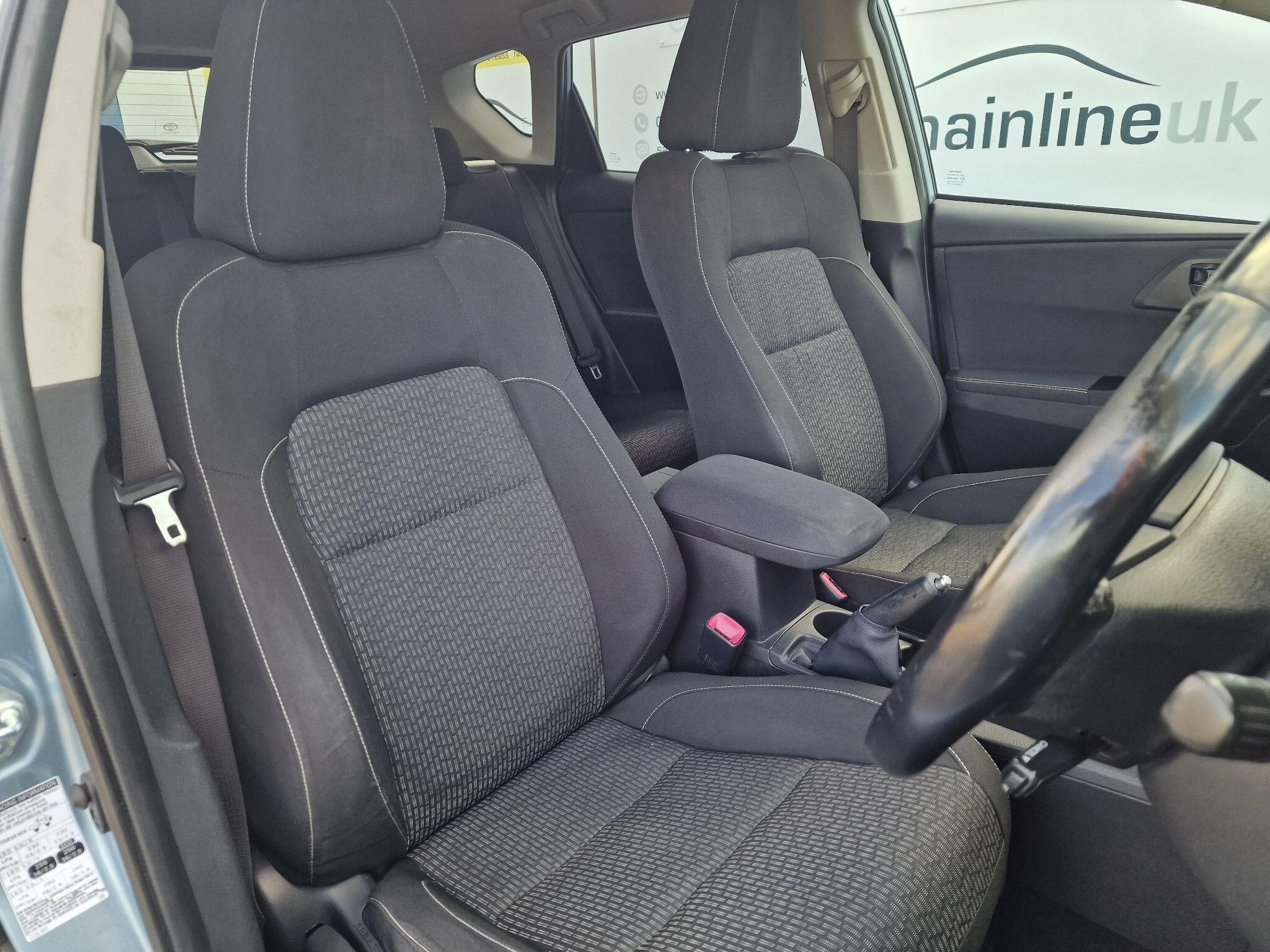 Toyota Auris view 26