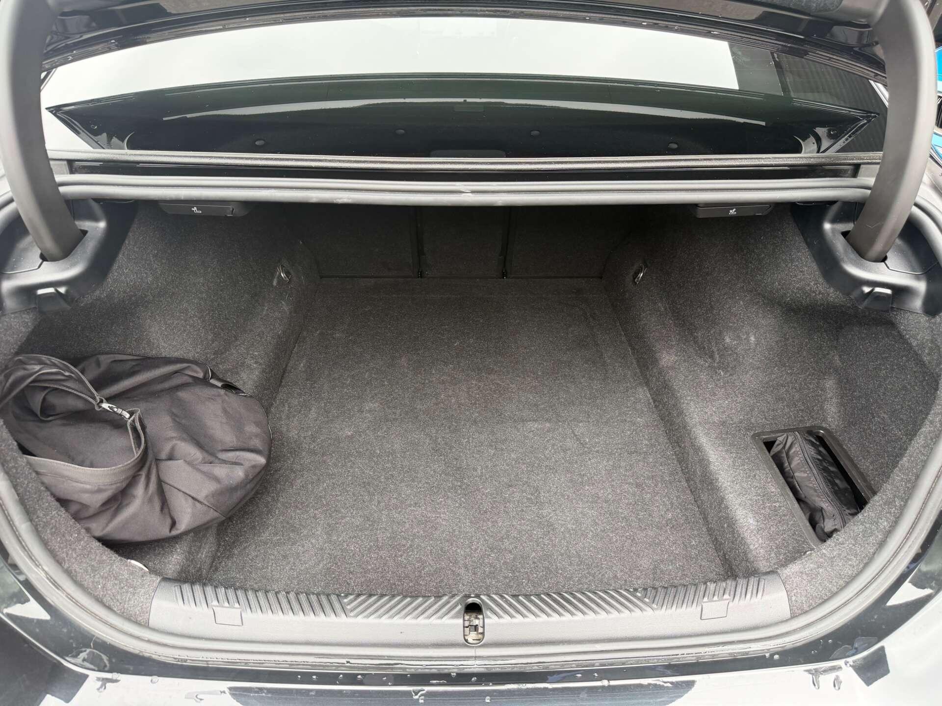 BMW 5 Series view 19
