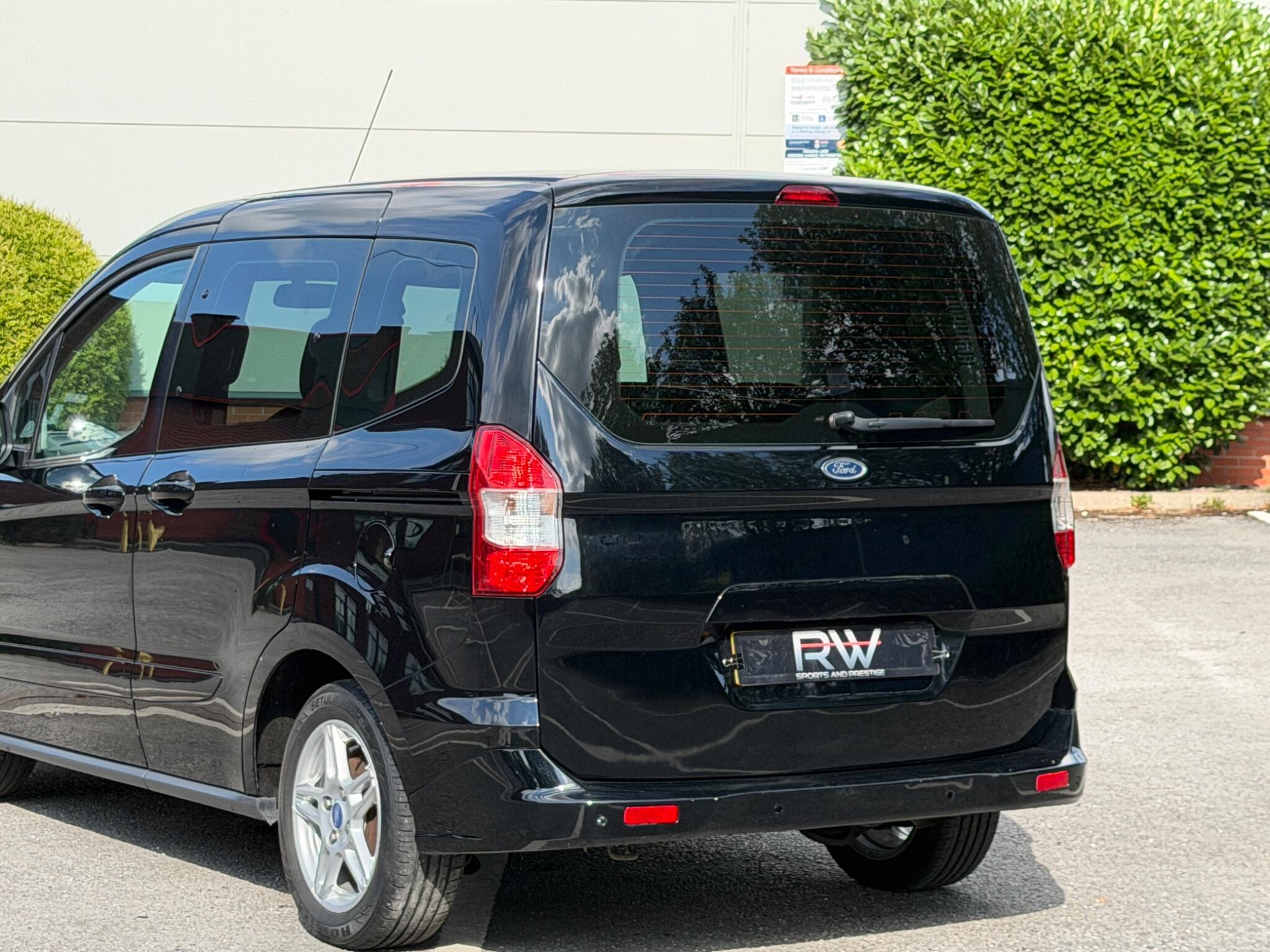 Ford Tourneo Courier view 37