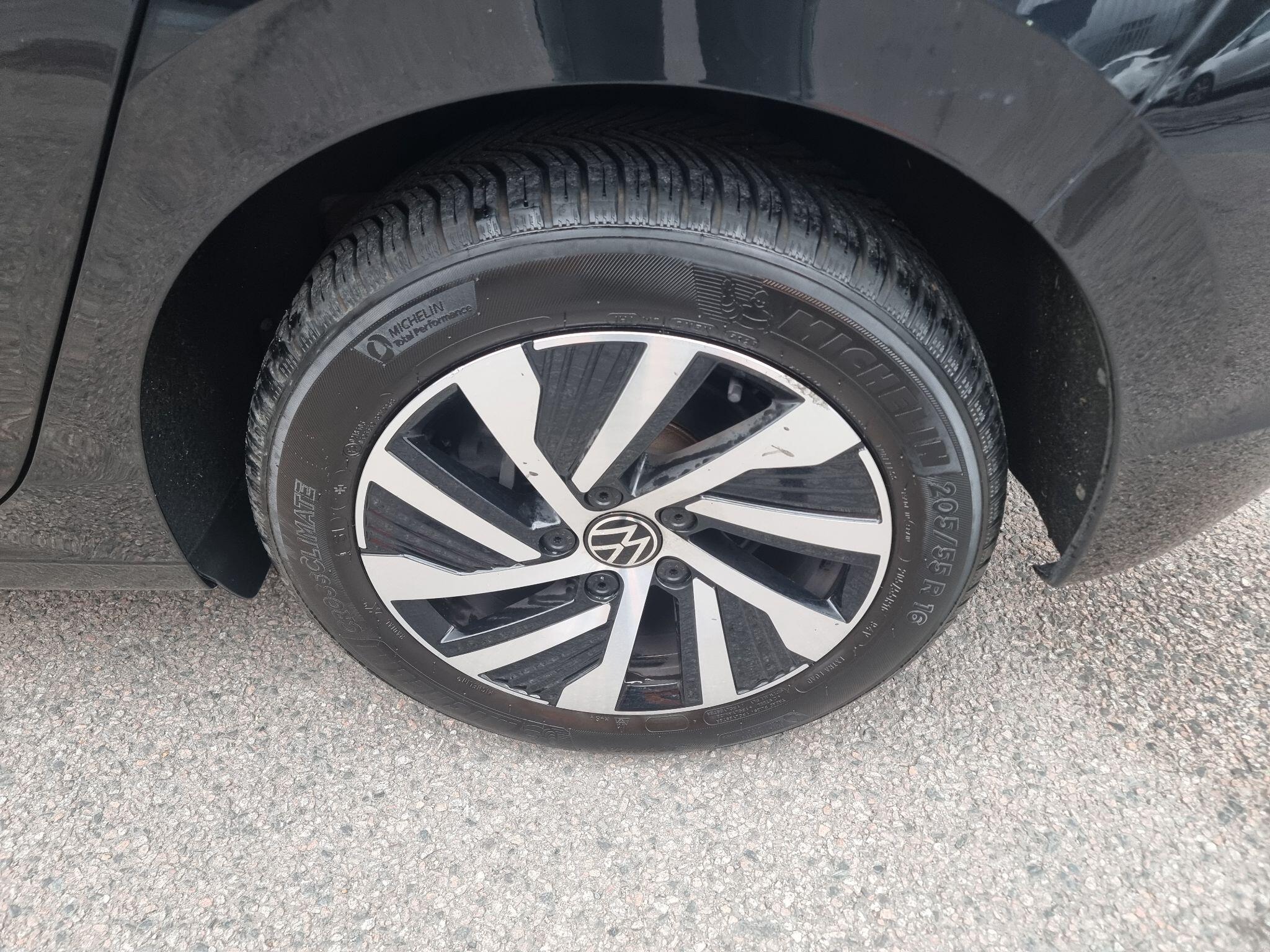 Volkswagen Golf view 11