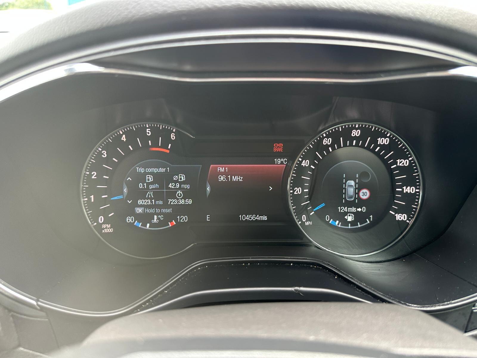 Ford Mondeo view 22