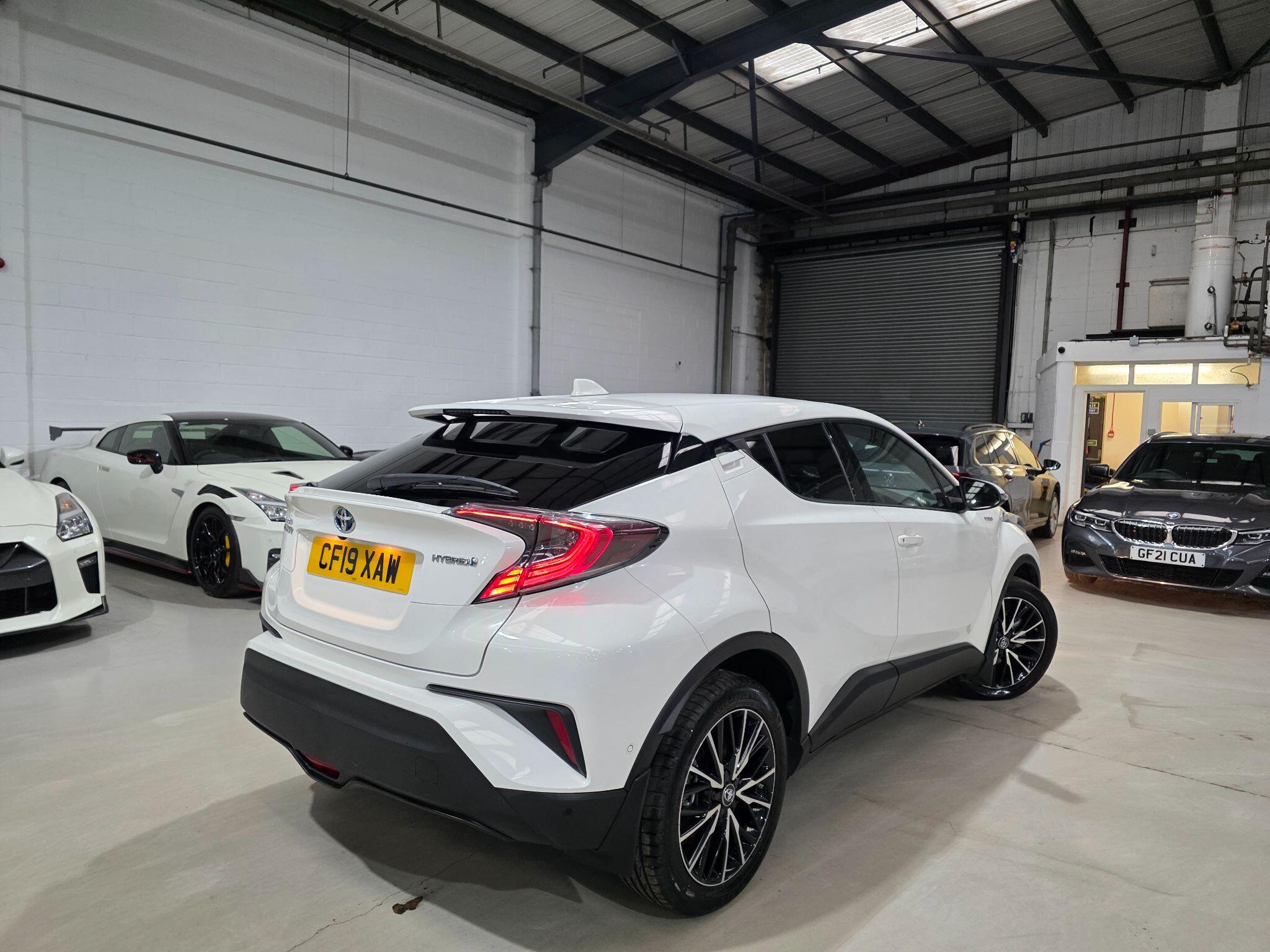 Toyota C-HR view 23