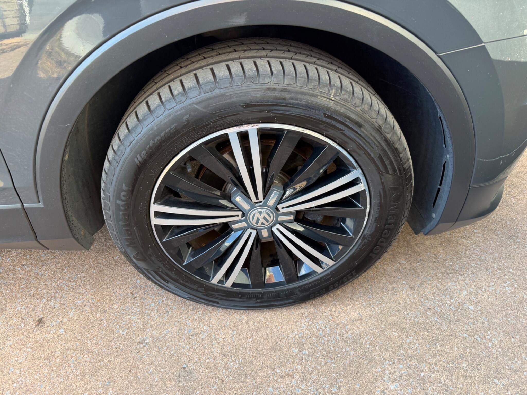 Volkswagen Tiguan view 18