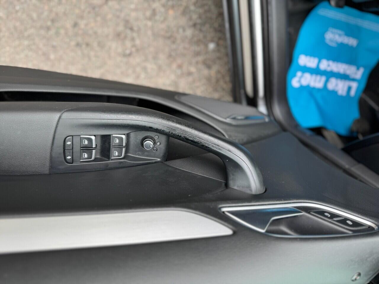 Audi Q3 view 21