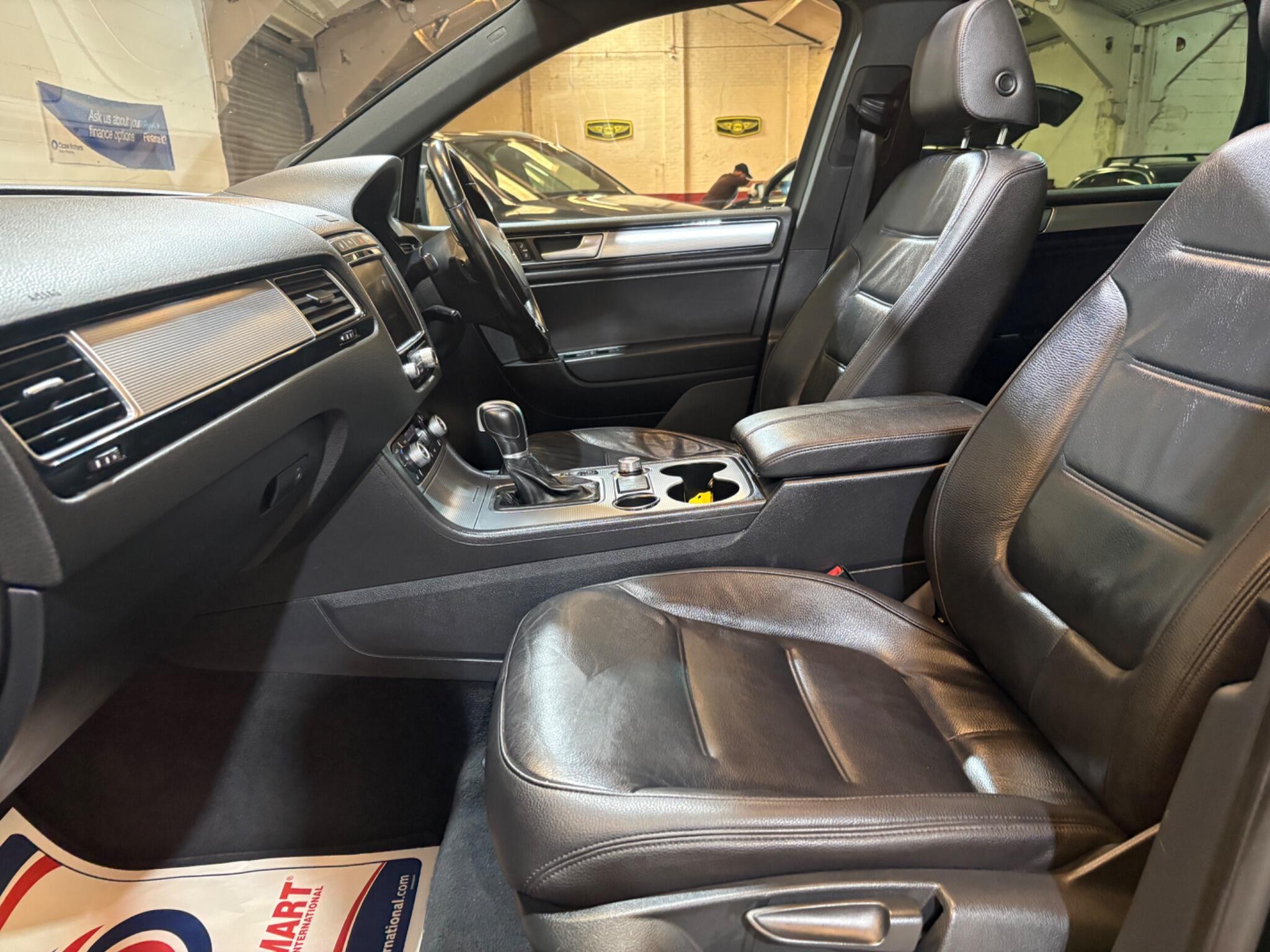 Volkswagen Touareg view 58