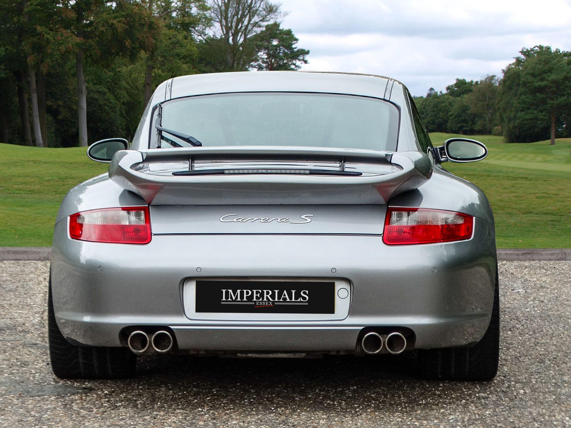 Porsche 911 view 11