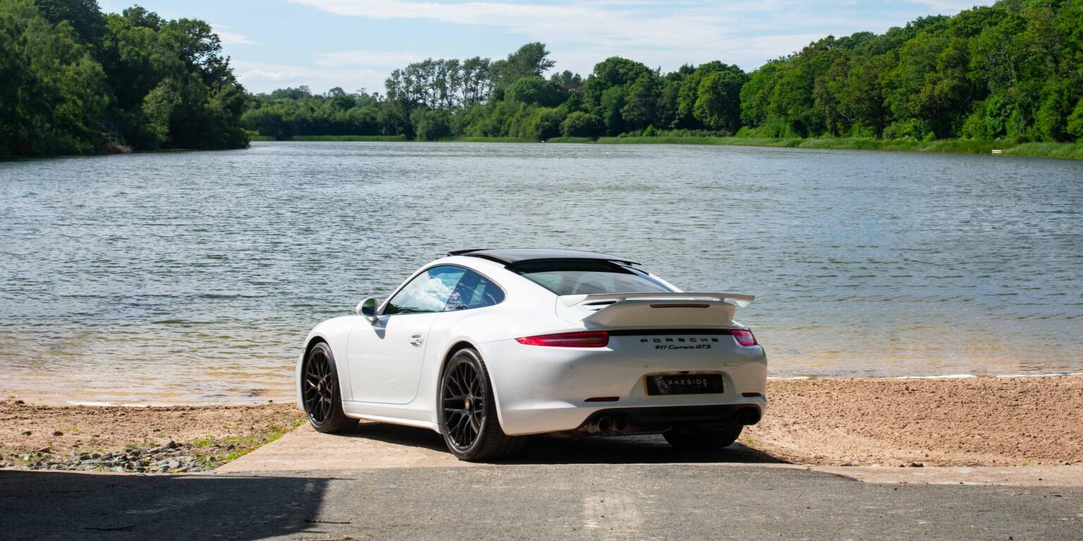 Porsche 911 view 4