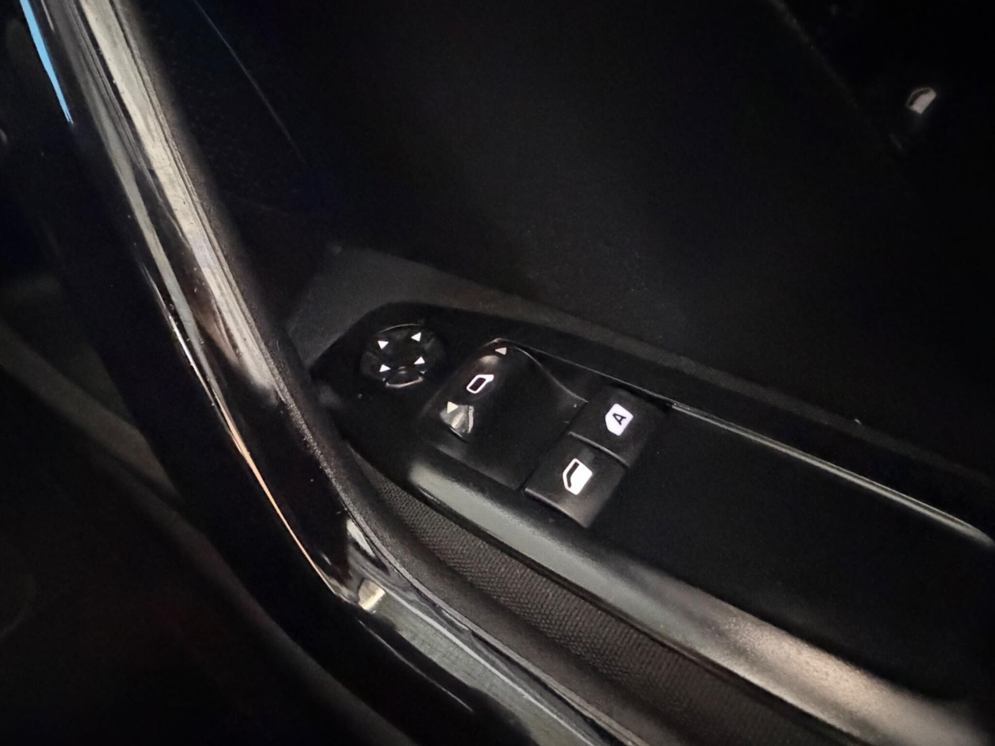Peugeot 208 view 28