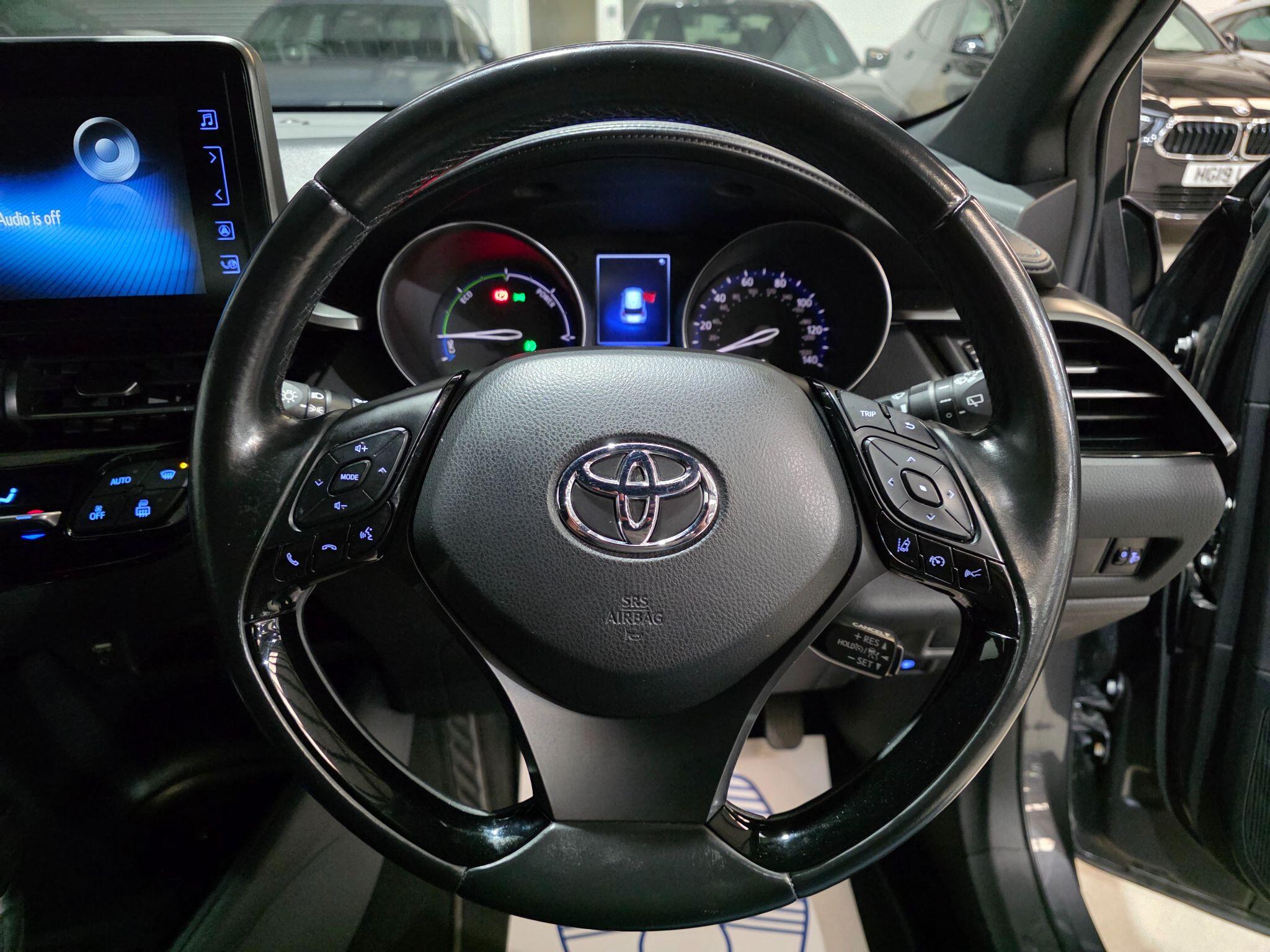Toyota C-HR view 13