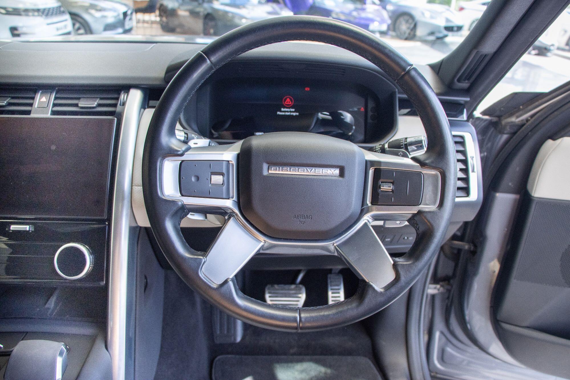 Land Rover Discovery view 30