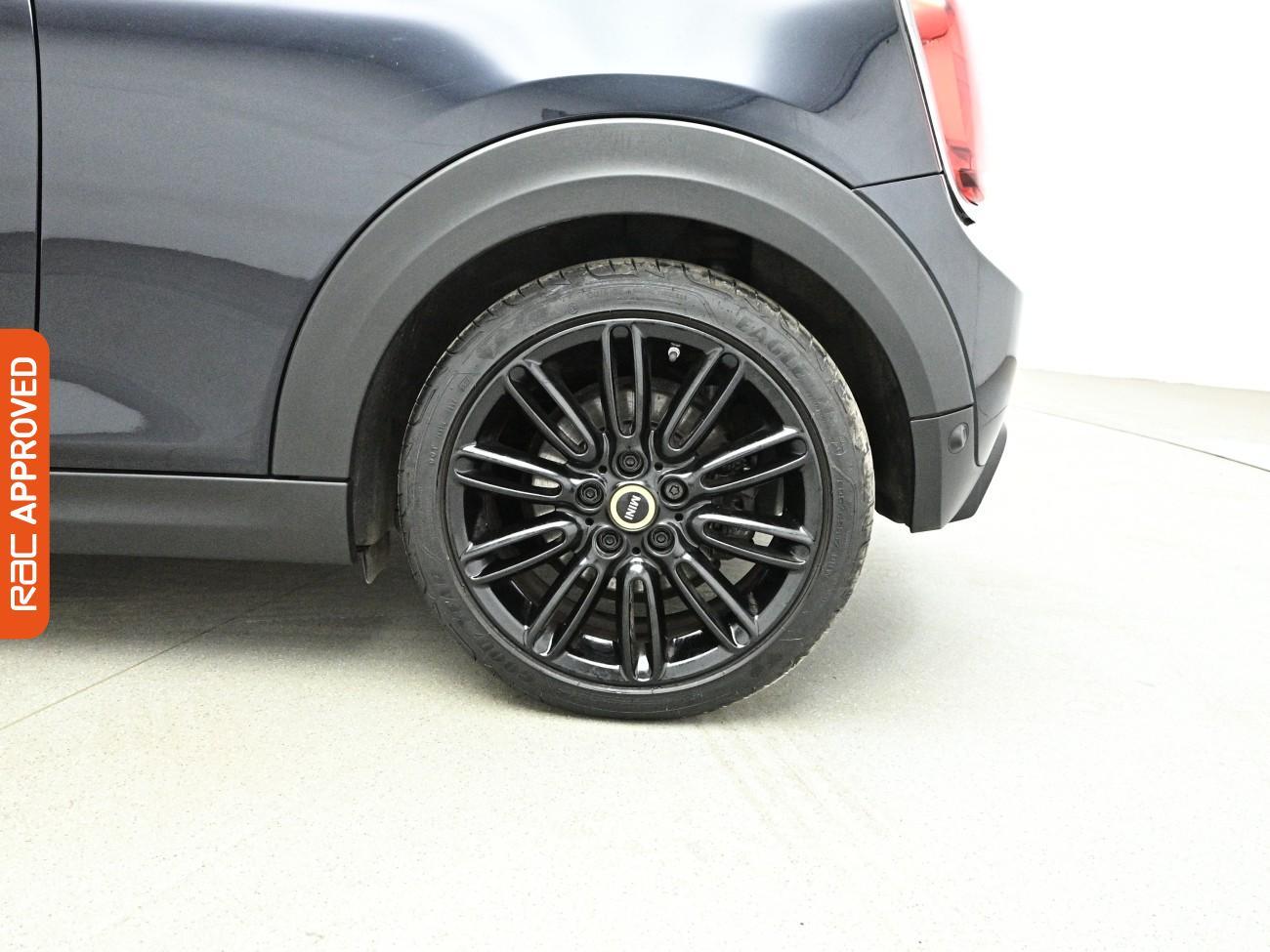 Mini Hatch view 32