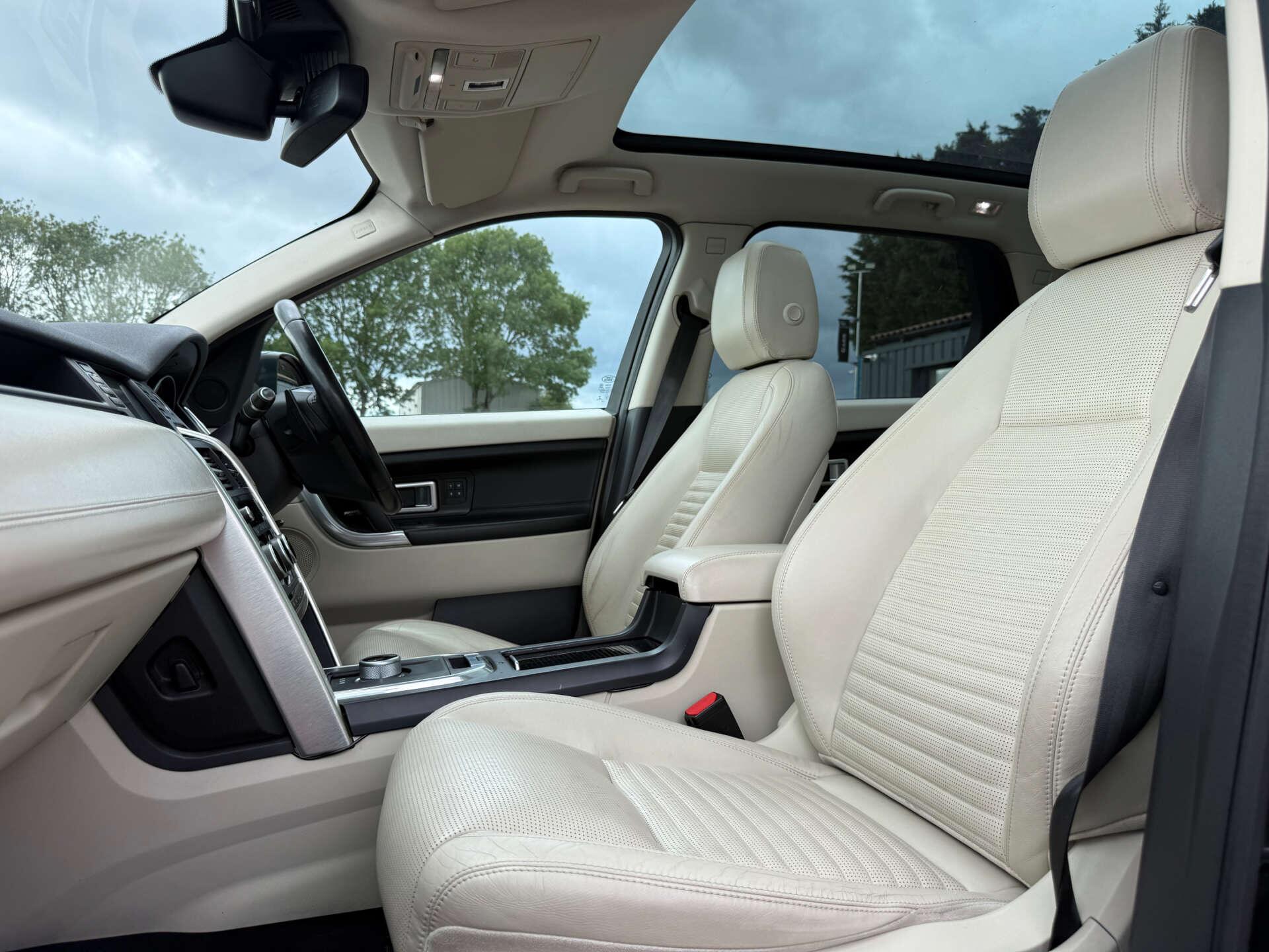 Land Rover Discovery Sport view 86