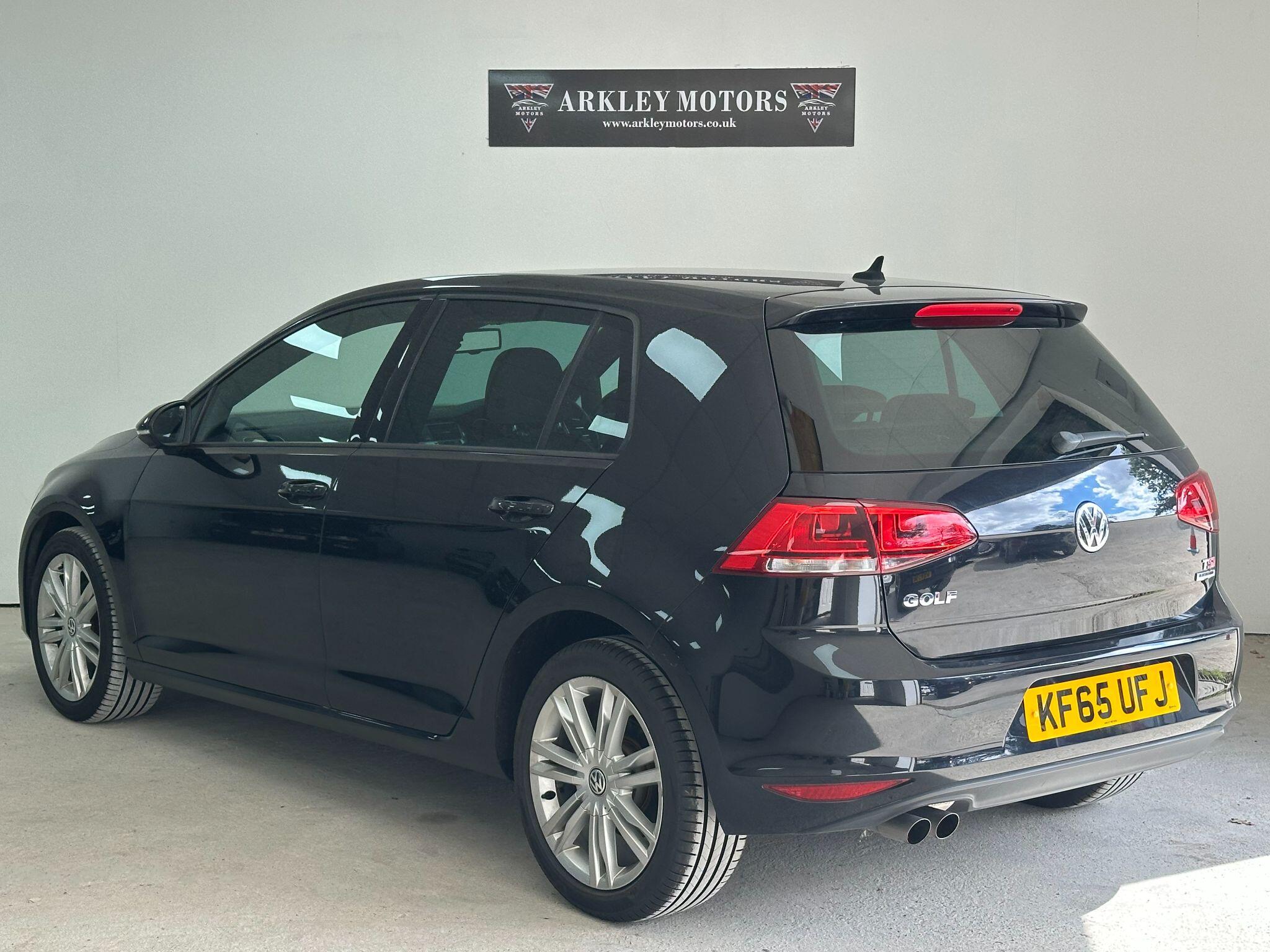 2015 Volkswagen Golf image 11
