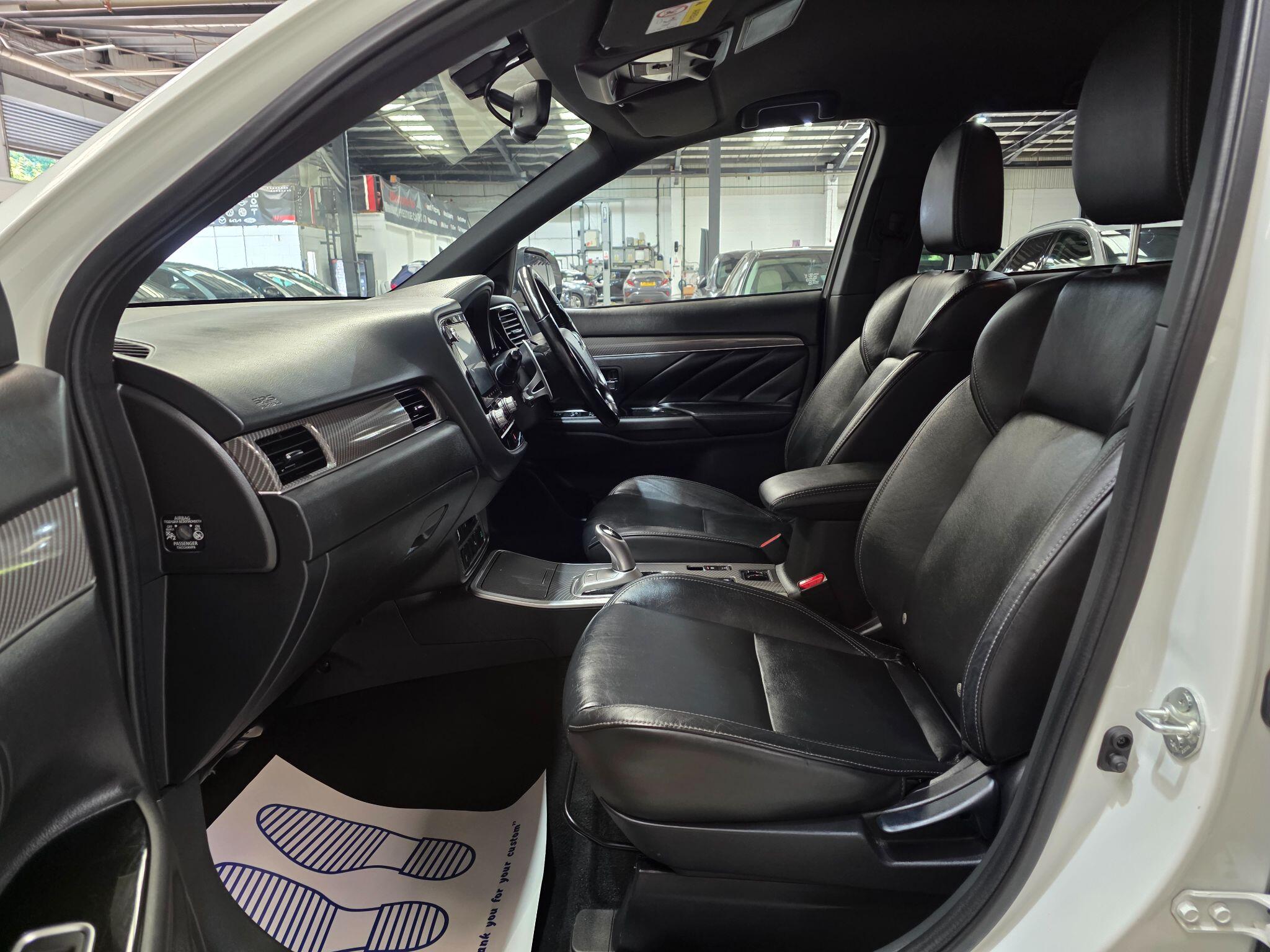 Mitsubishi Outlander view 24