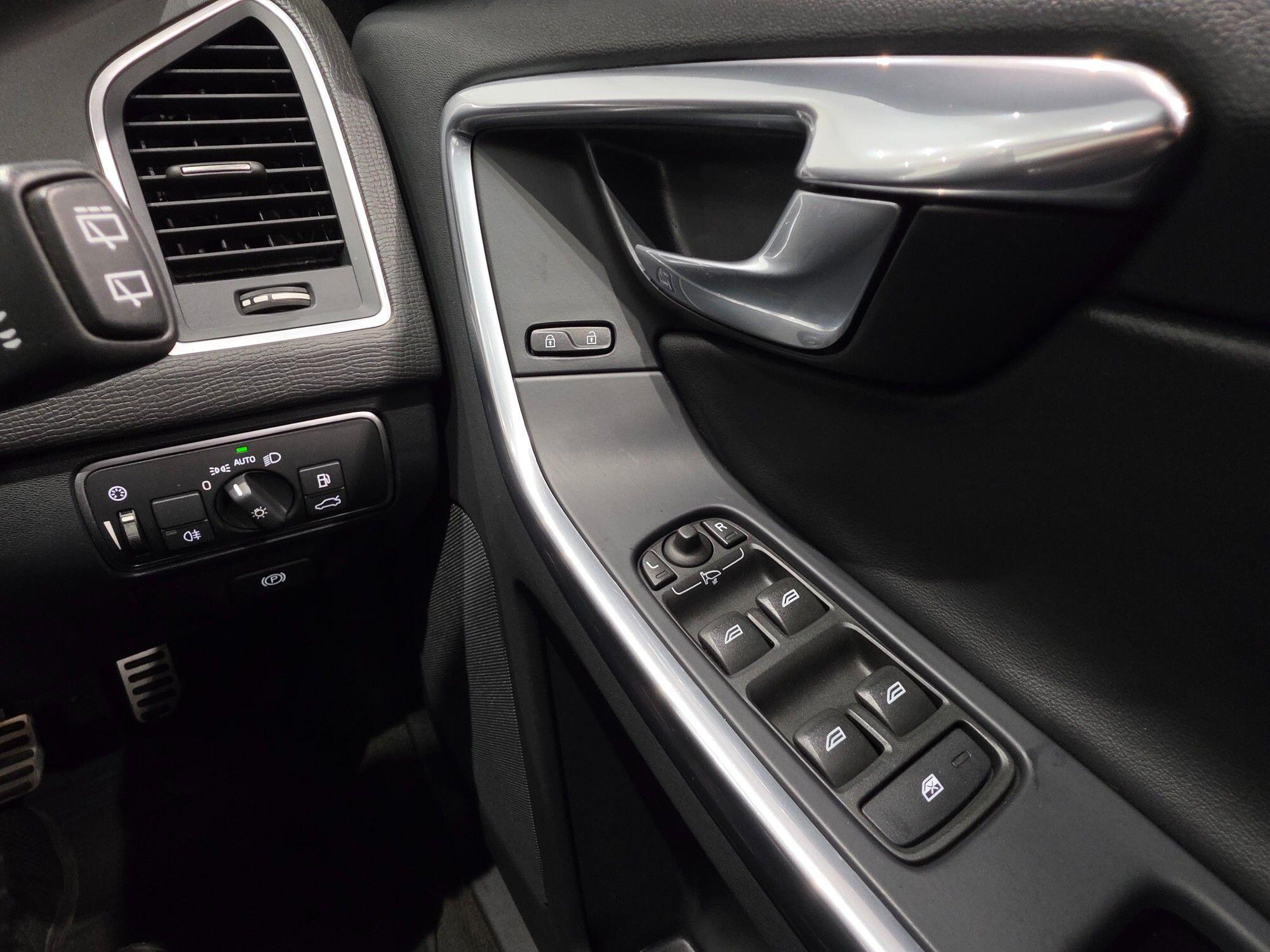Volvo XC60 view 42