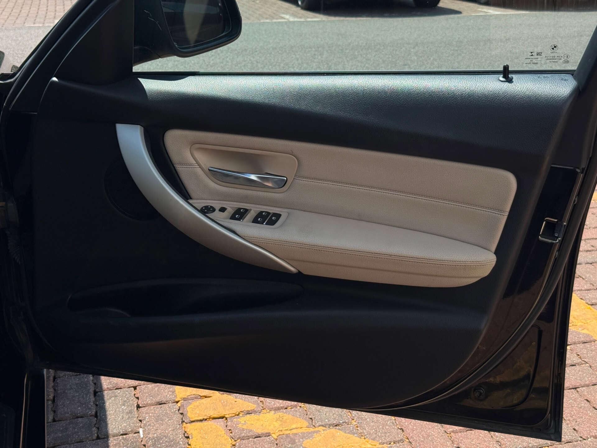 BMW 3 Series view 15