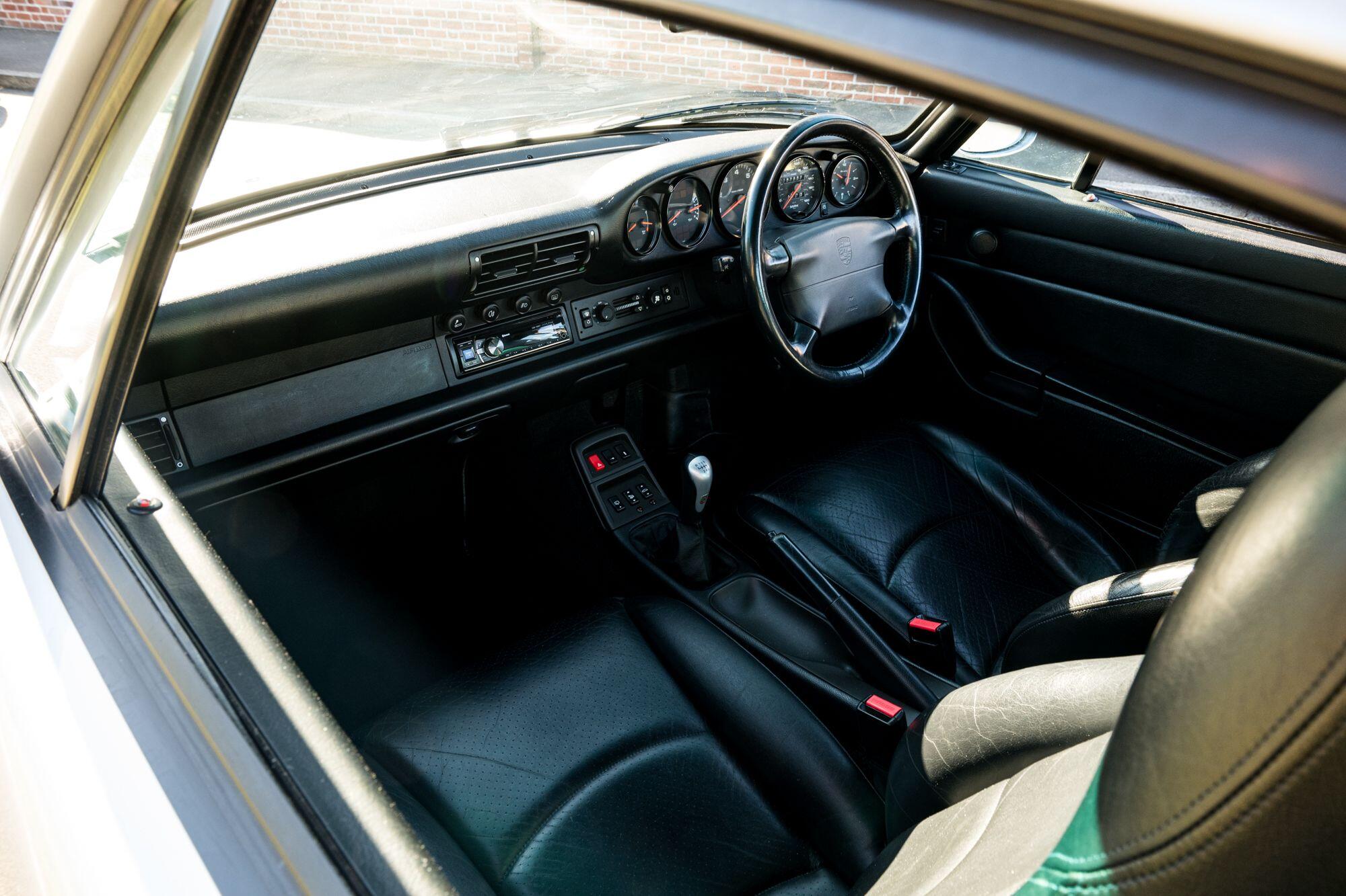 Porsche 911 view 36