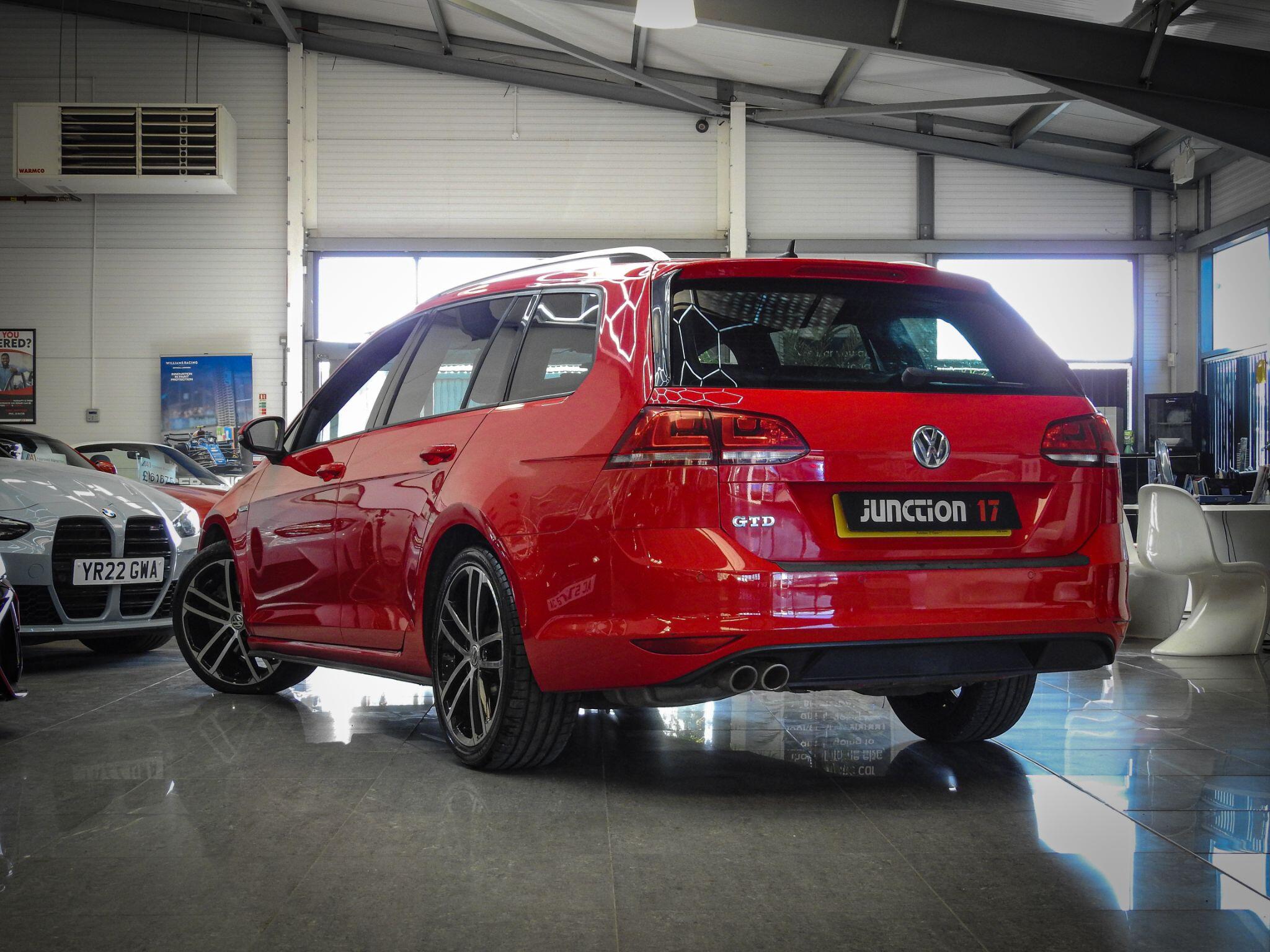 Volkswagen Golf view 3
