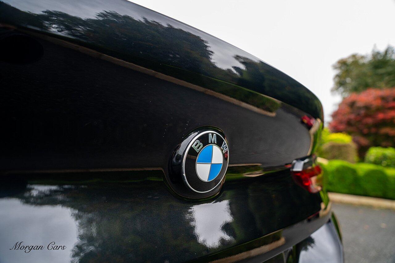 BMW 8 Series view 10
